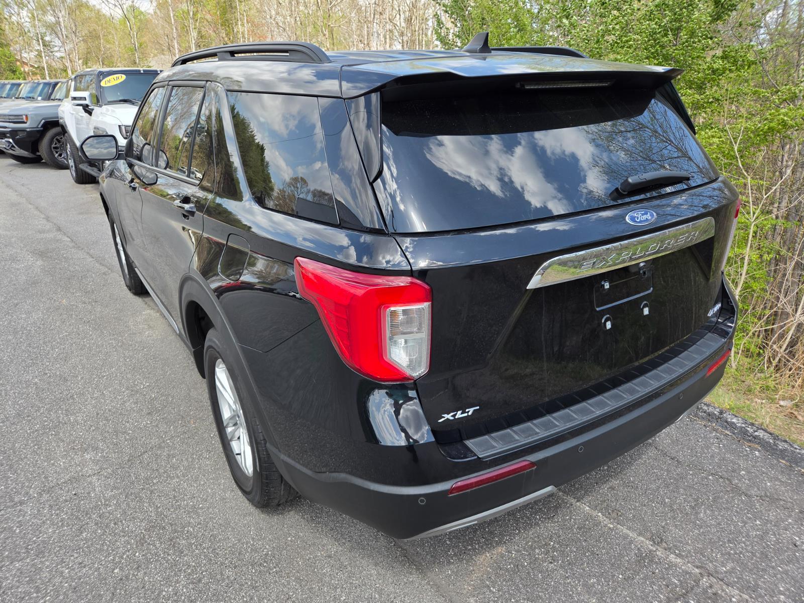 View vehicle photo 7