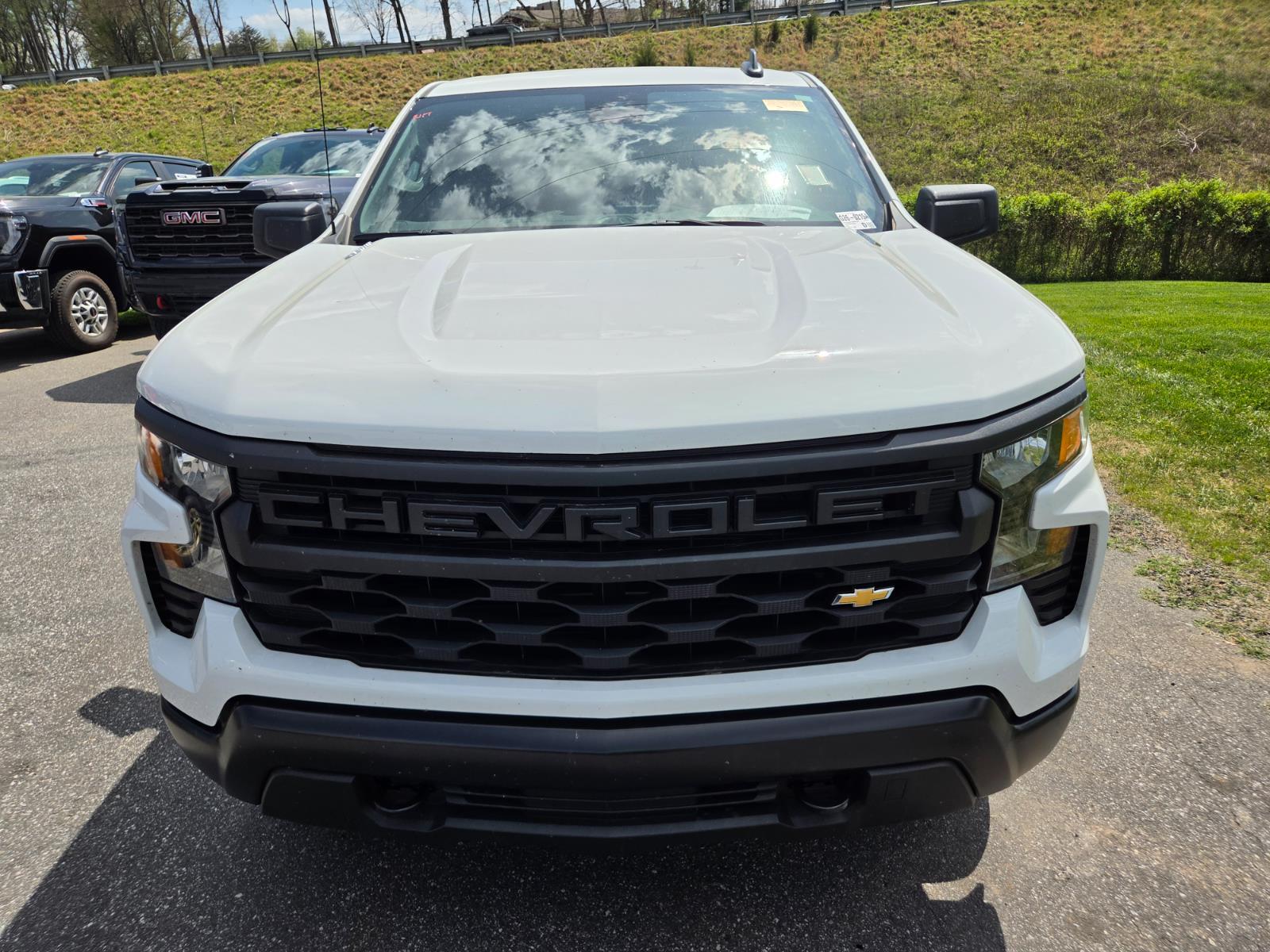 View vehicle photo 2