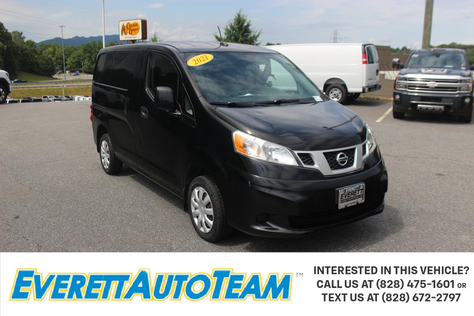 2021 Nissan NV200 Negro (Super Black) Van Tracción delantera Transmisión variable continua