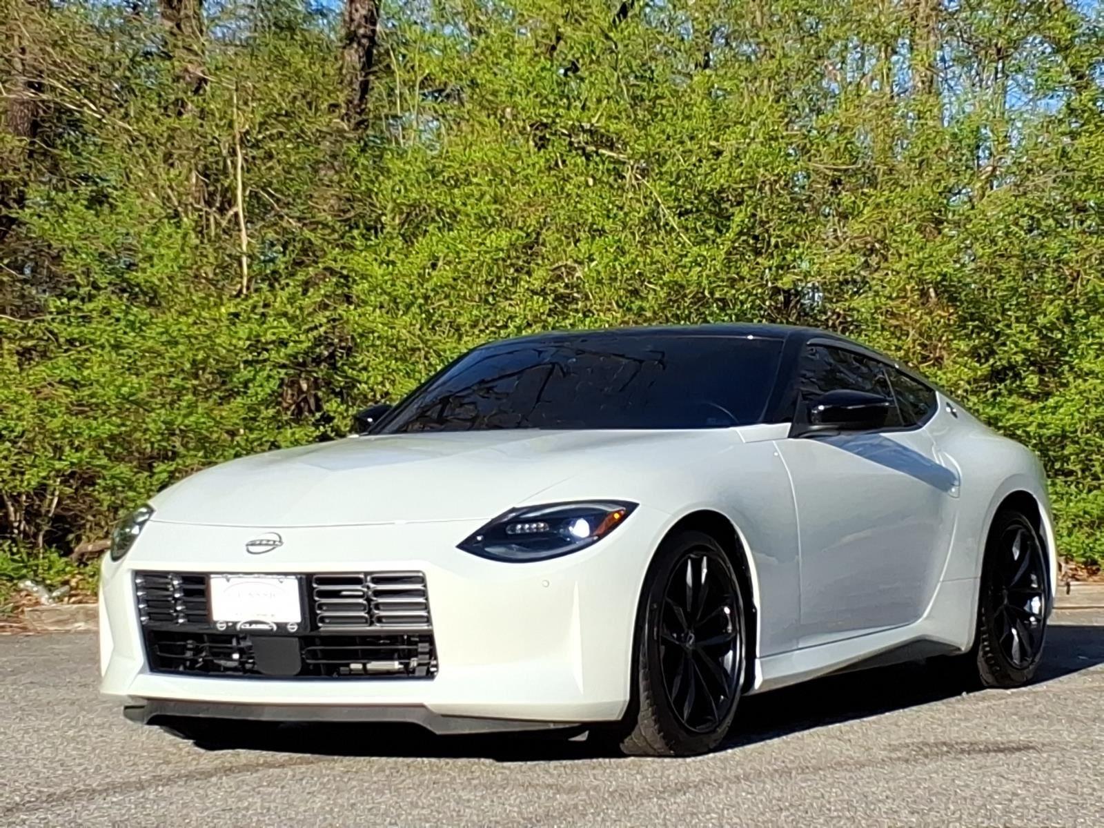 Everest White Pearl Tricoat/Super Black 2024 Nissan Z Performance RWD Coupe Rear-Wheel Drive Automatic