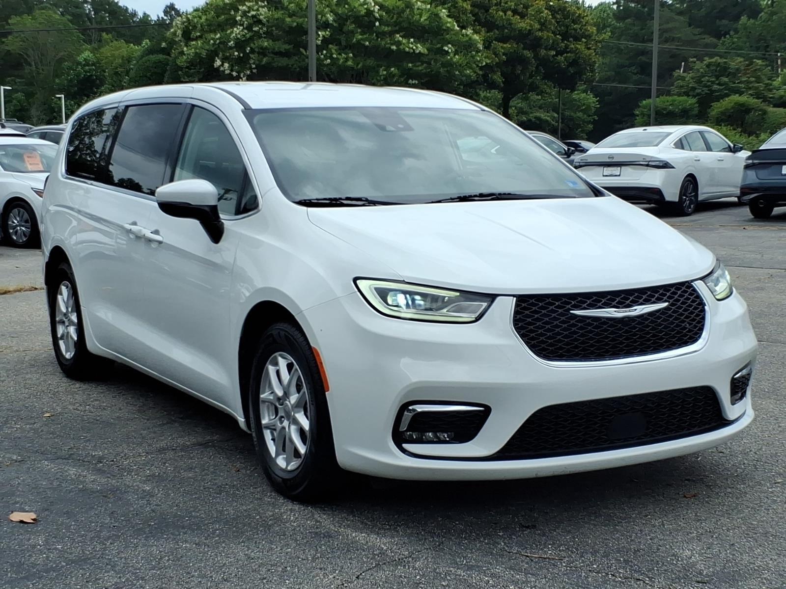 Used 2023 Bright White Clearcoat Chrysler Touring L image 5
