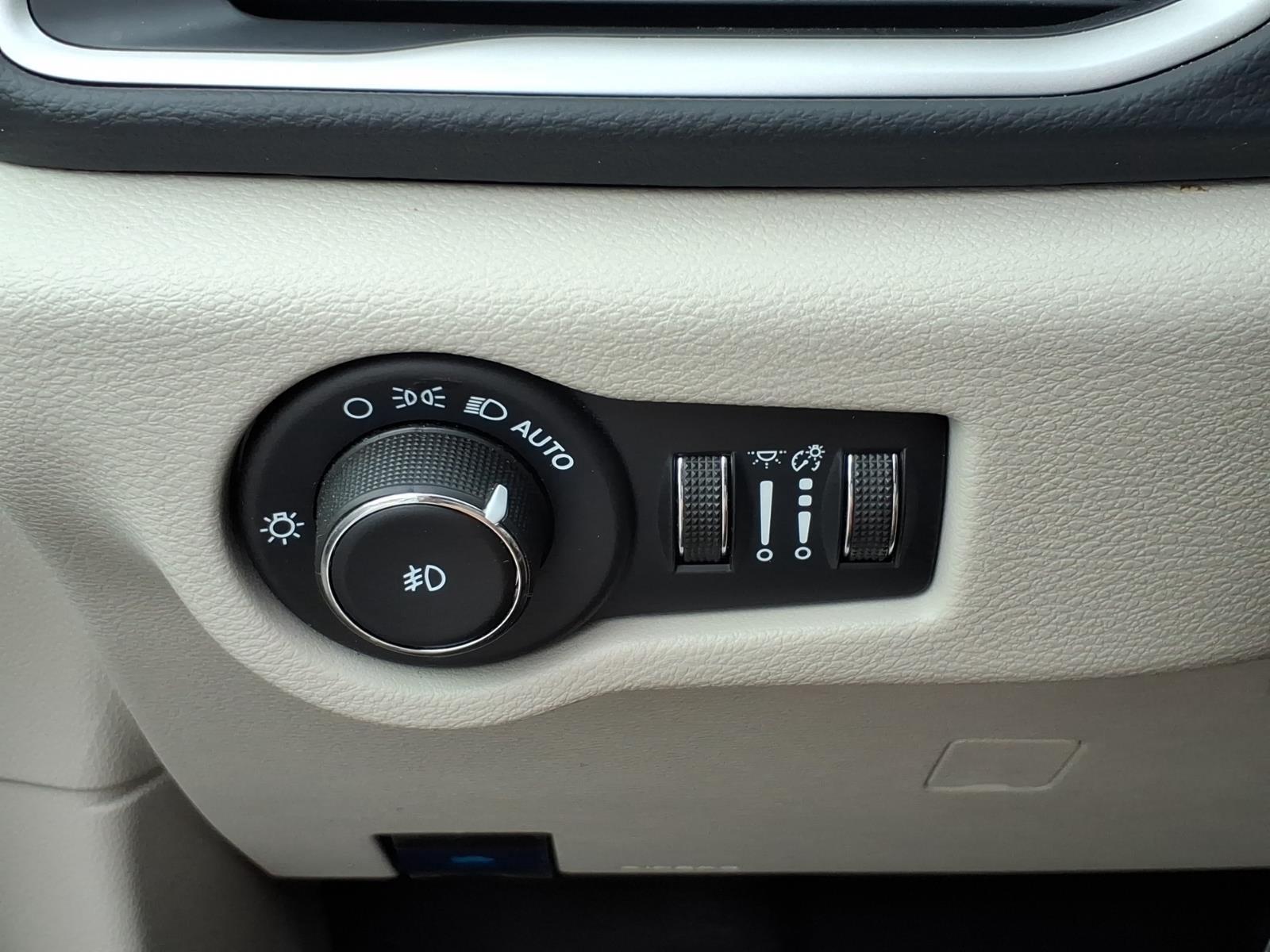 Used 2023 Bright White Clearcoat Chrysler Touring L image 14