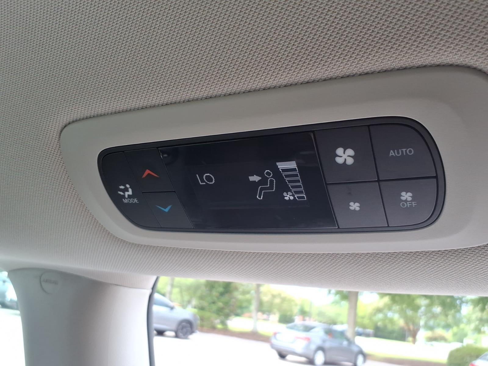 Used 2023 Bright White Clearcoat Chrysler Touring L image 21