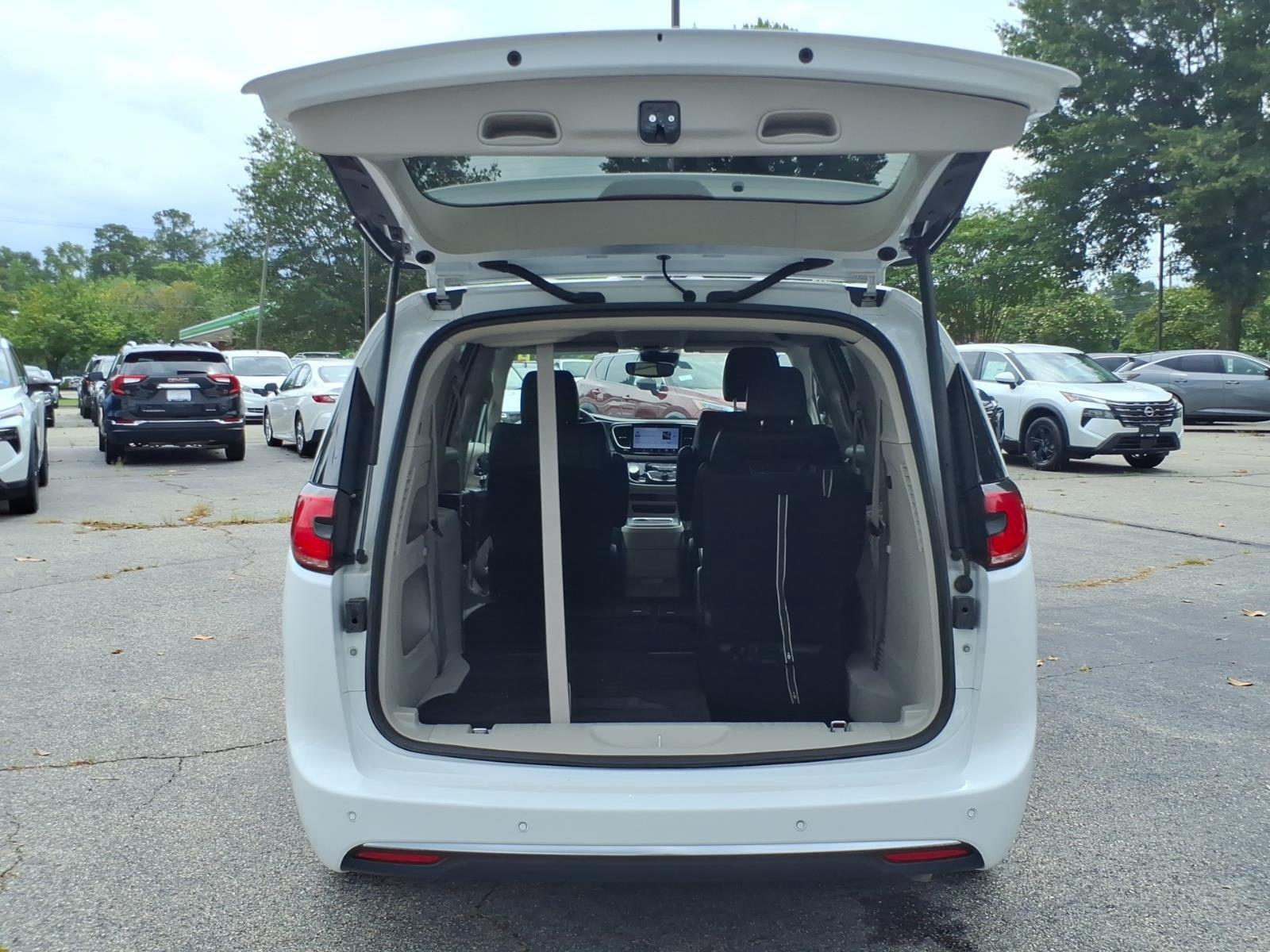 Used 2023 Bright White Clearcoat Chrysler Touring L image 24