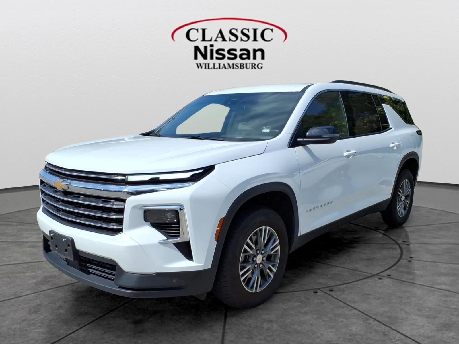 Summit White 2025 Chevrolet Traverse SUV / Crossover Four-Wheel Drive 8-Speed Automatic