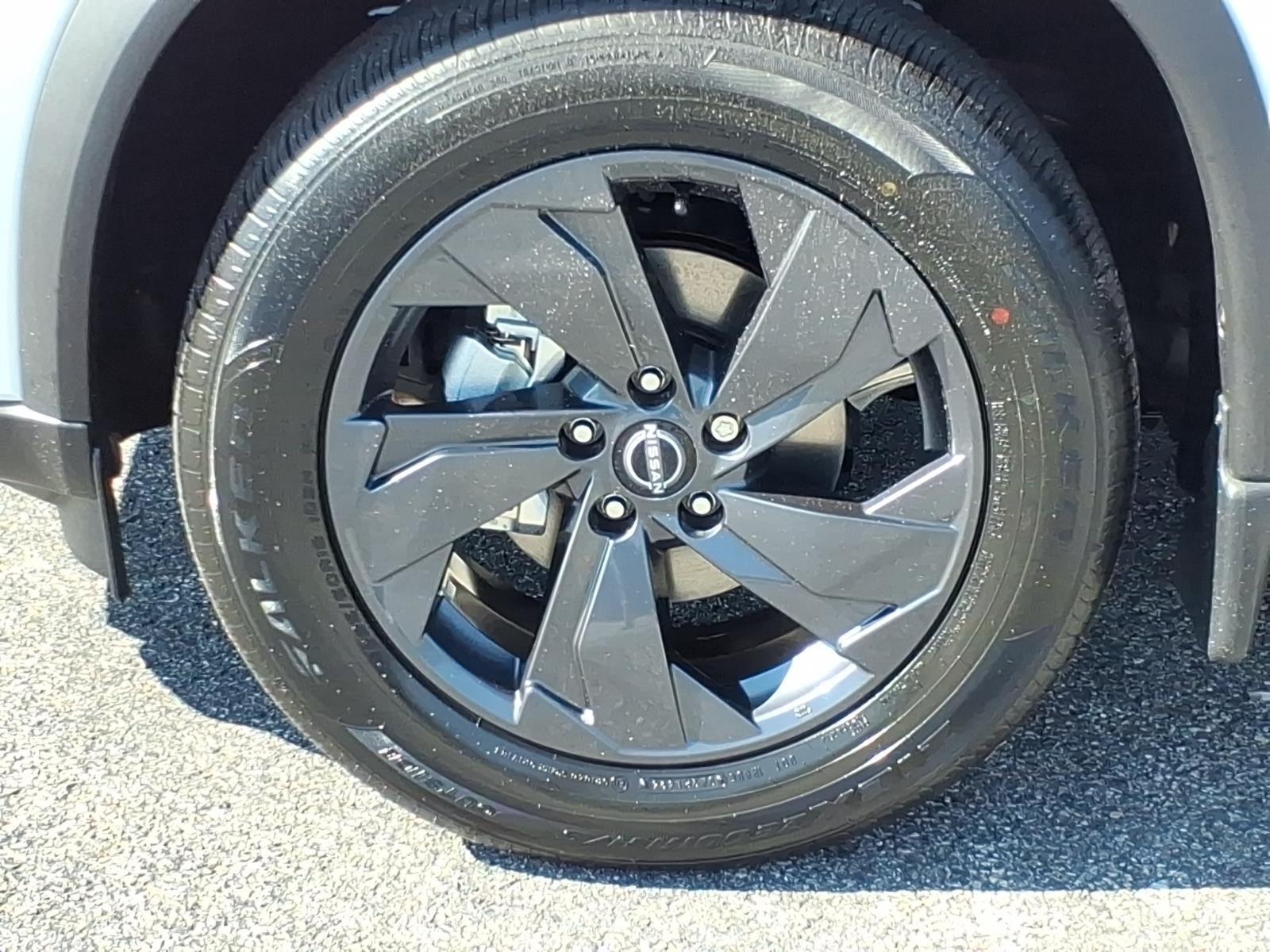 New 2026 Everest White Pearl Tricoat Nissan SV image 4