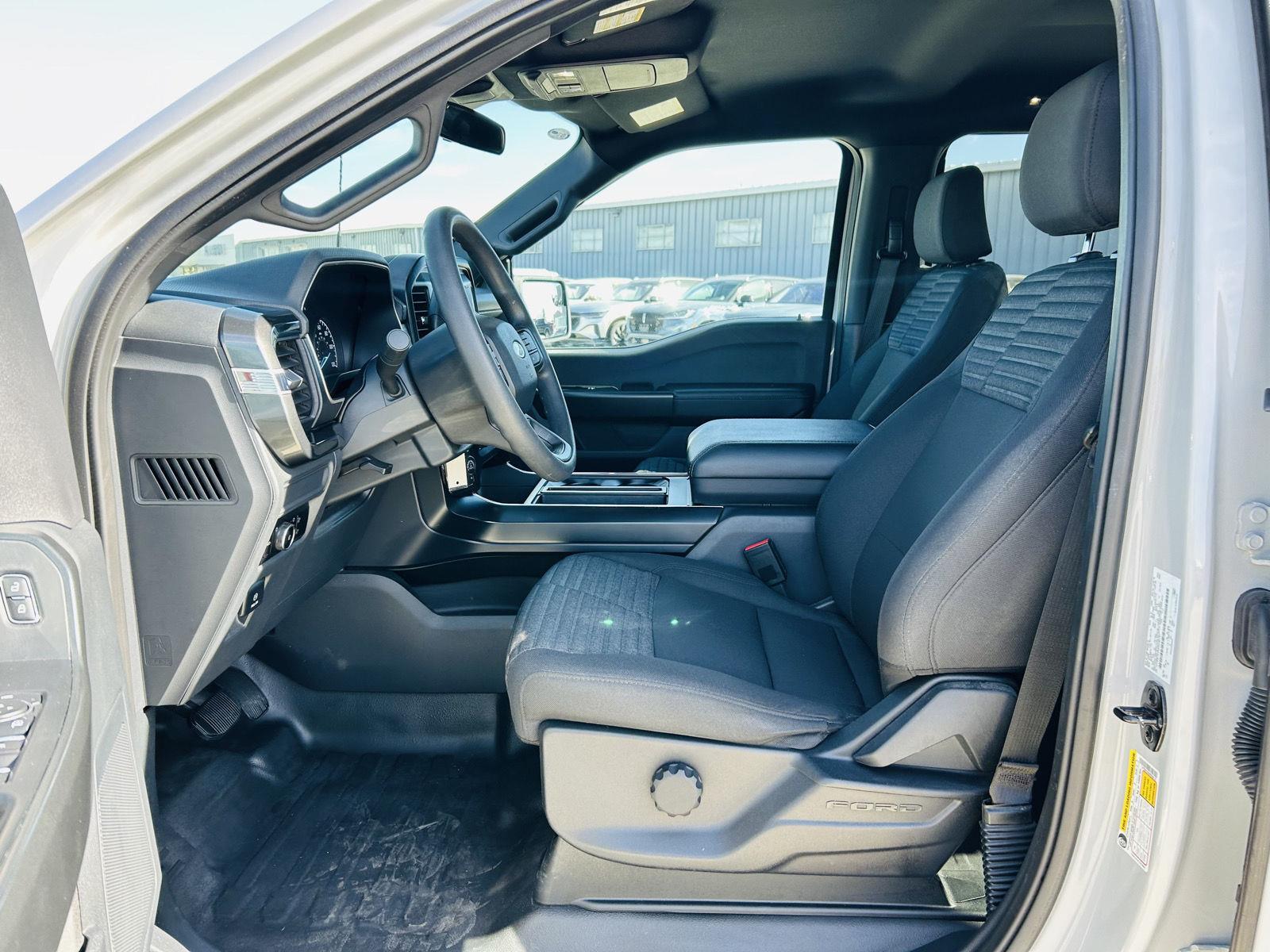 View vehicle photo 3