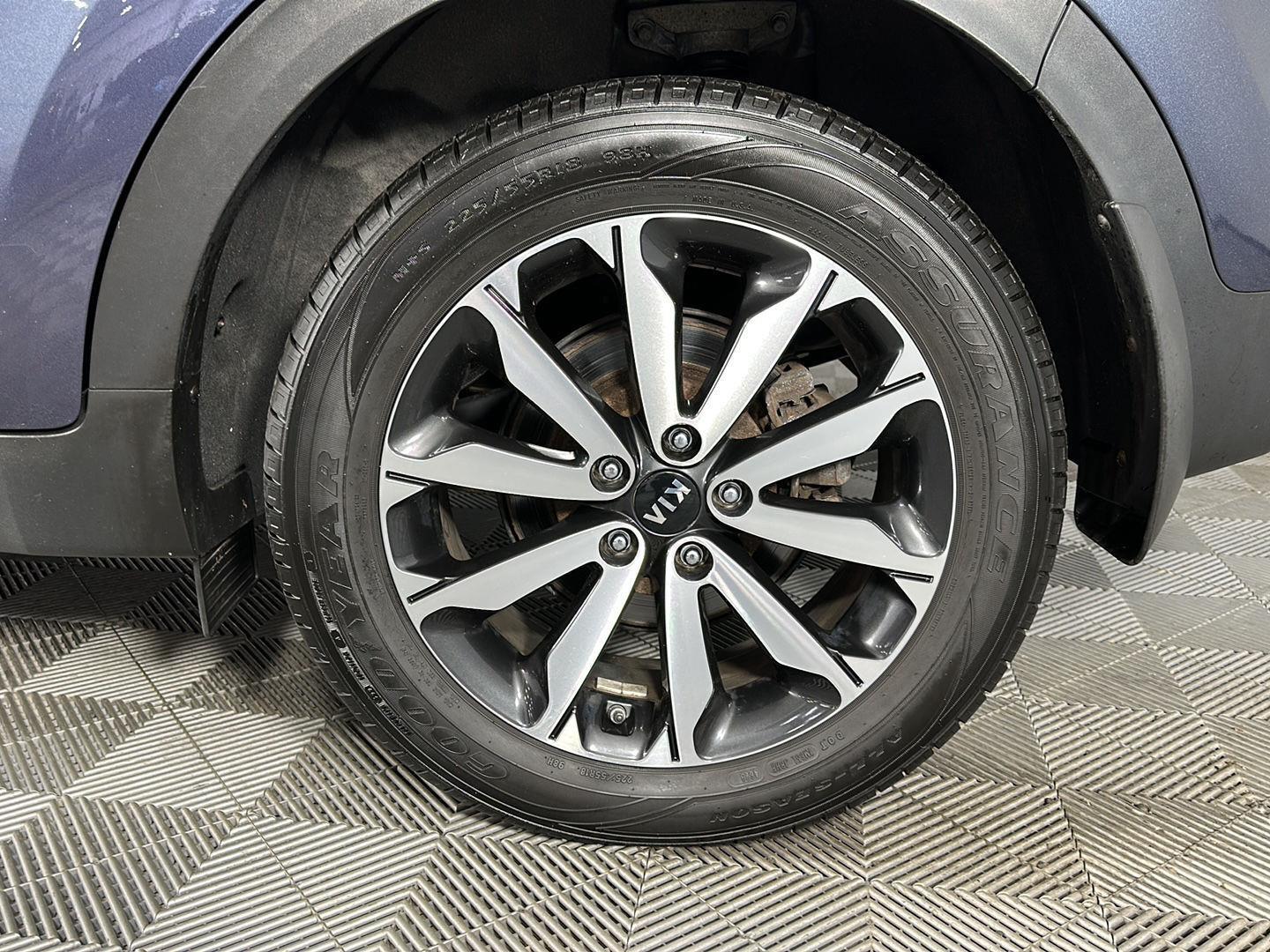 Used 2019 Pacific Blue Kia EX image 13