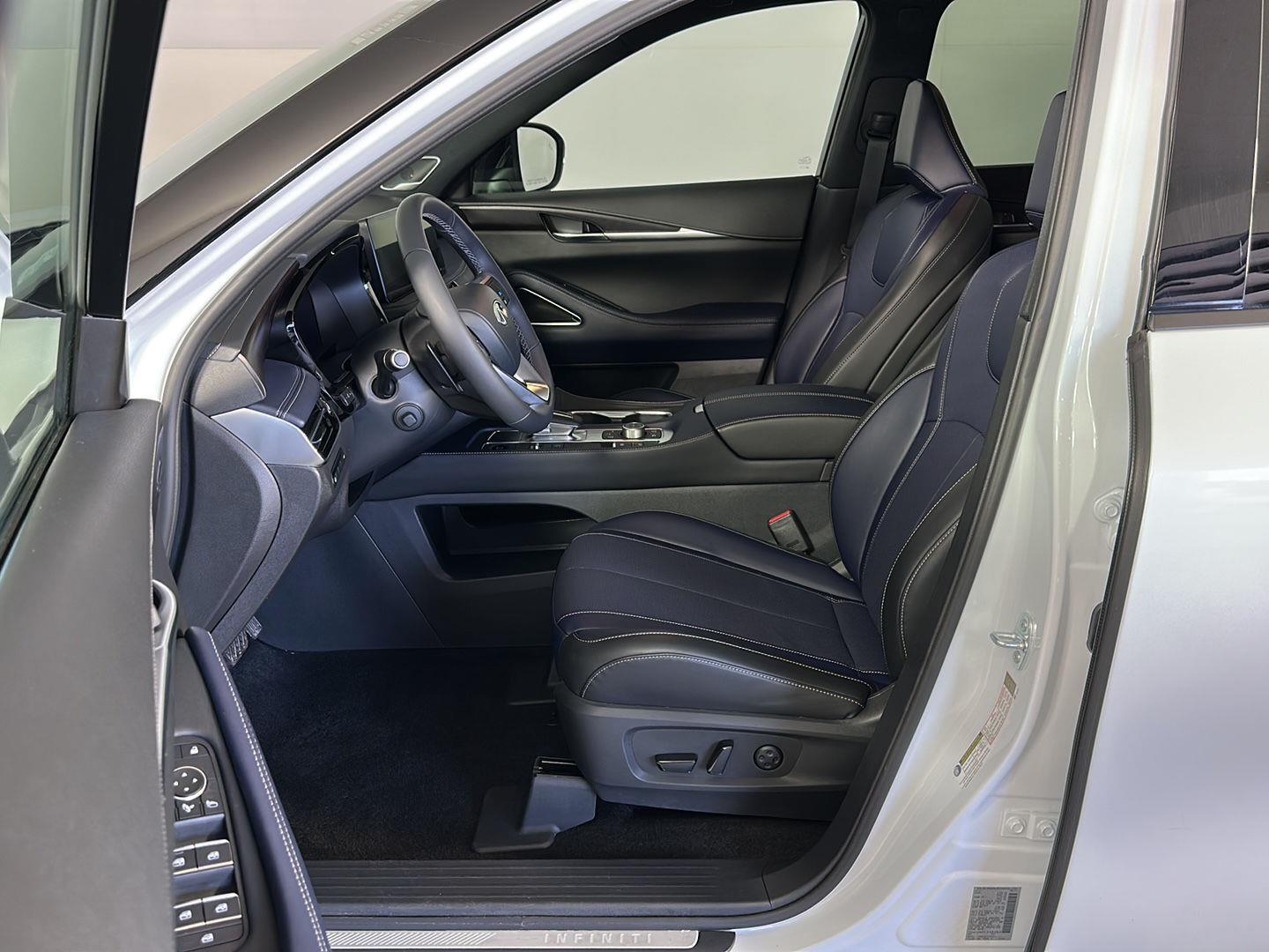 Certified Used 2026 Radiant White/Black Obsidian INFINITI SPORT image 6
