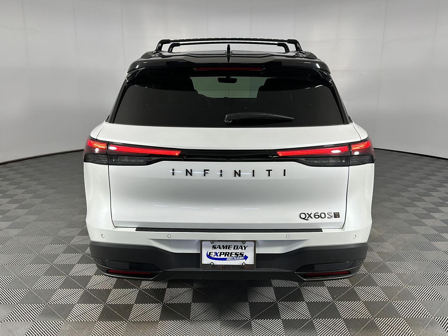Certified Used 2026 Radiant White/Black Obsidian INFINITI SPORT image 13