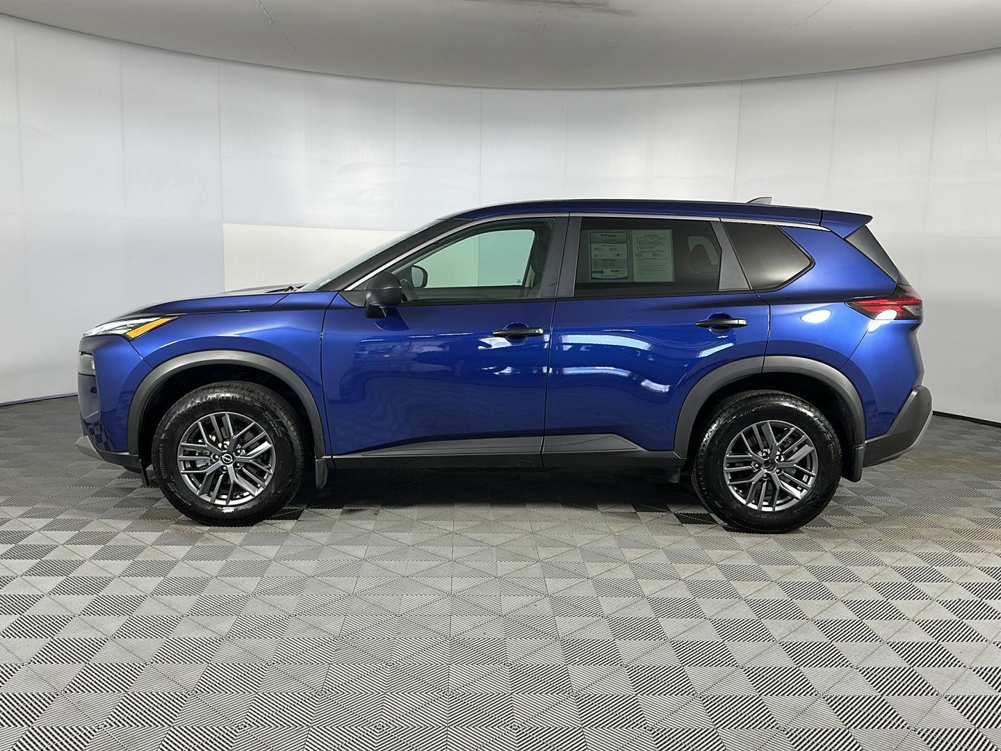 Used 2022 Caspian Blue Metallic Nissan S image 17