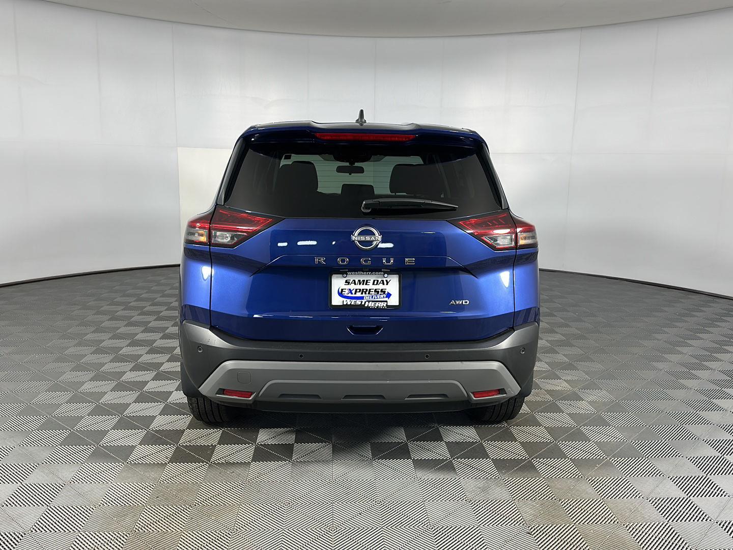 Used 2022 Caspian Blue Metallic Nissan S image 32