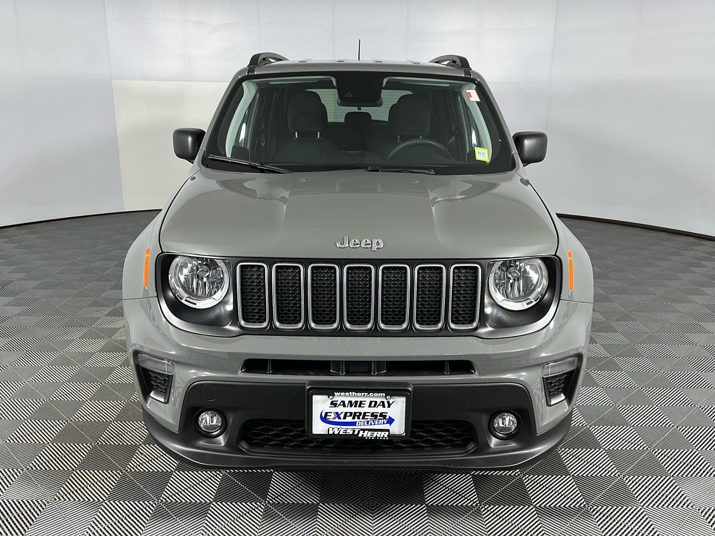 Used 2022 Sting-Gray Clearcoat Jeep Latitude image 13