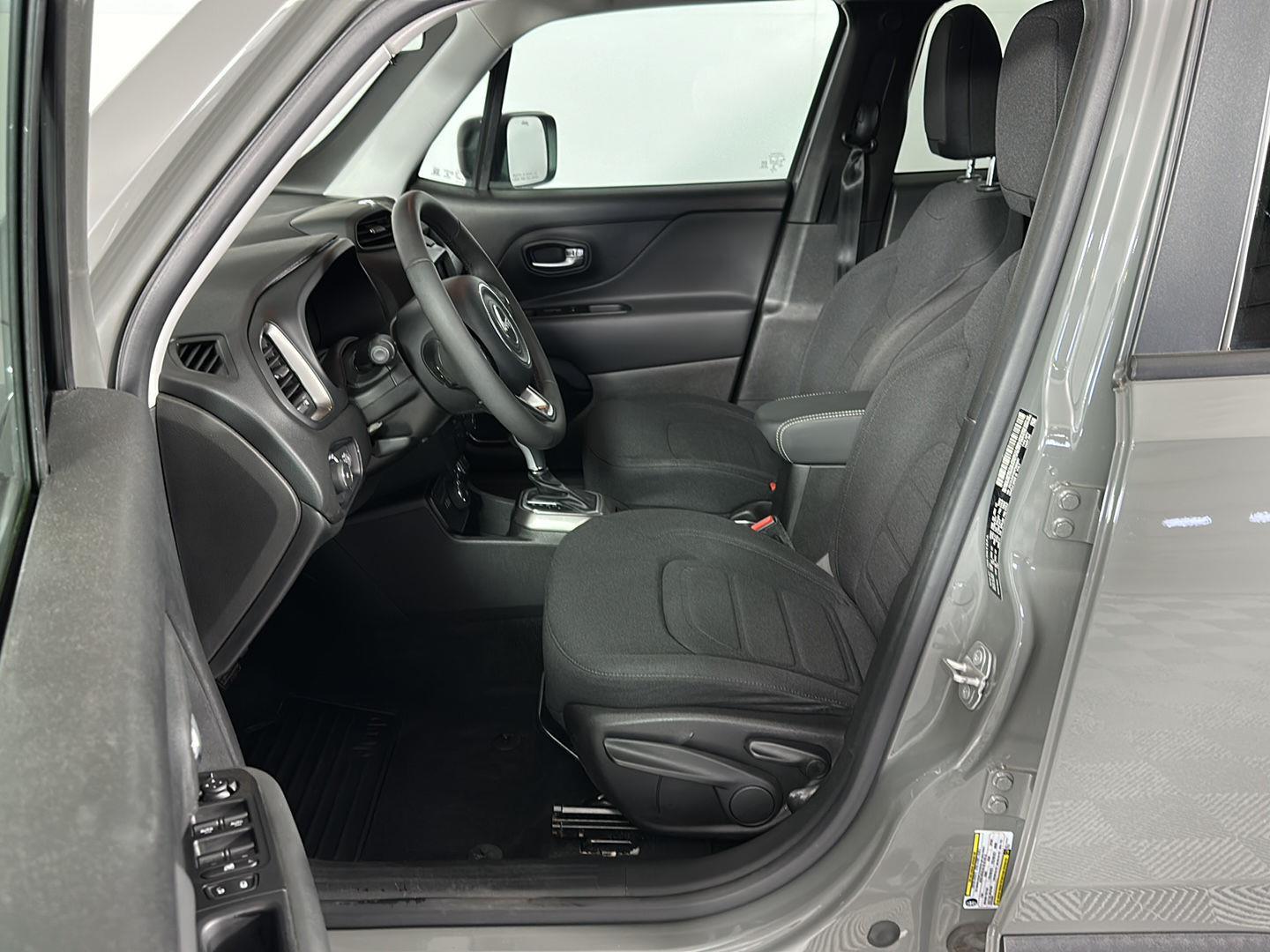 Used 2022 Sting-Gray Clearcoat Jeep Latitude image 5