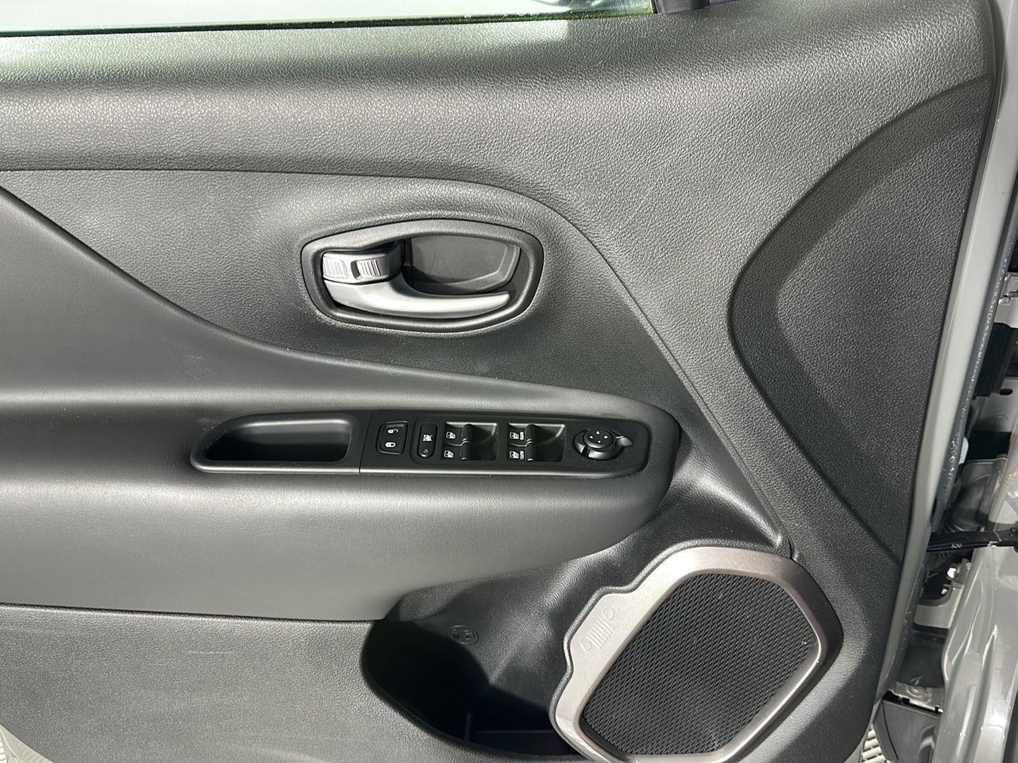 Used 2022 Sting-Gray Clearcoat Jeep Latitude image 16