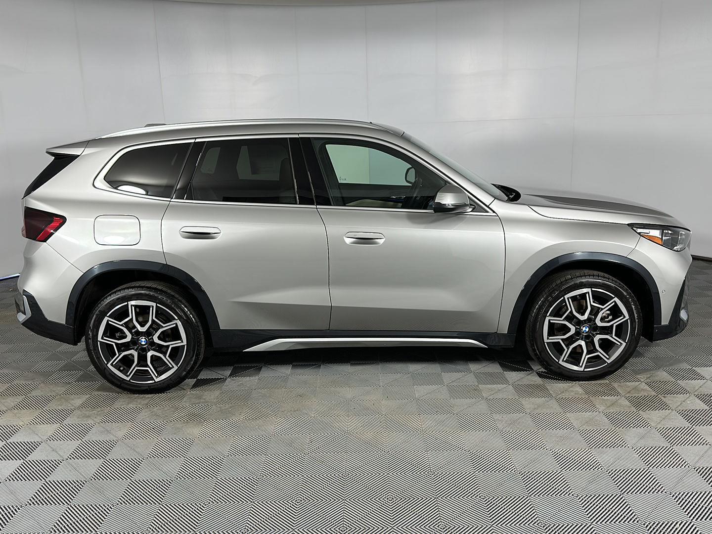 Used 2025 Space Silver Metallic BMW xDrive28i image 29