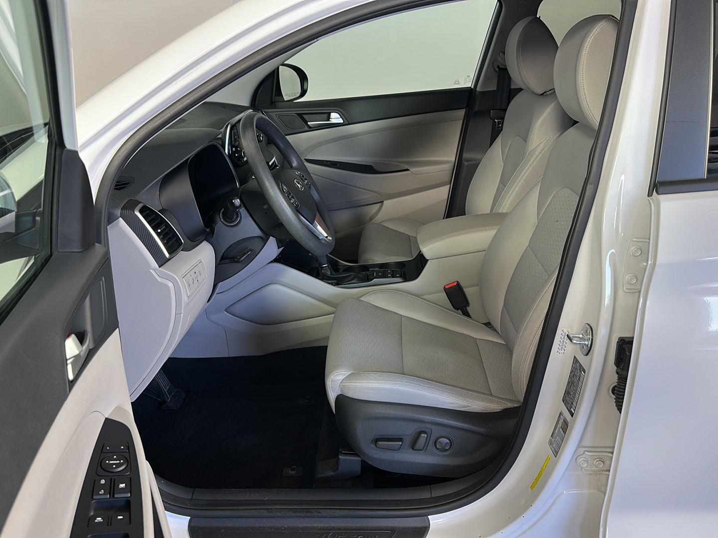 Used 2019 Dazzling White Hyundai Value image 5