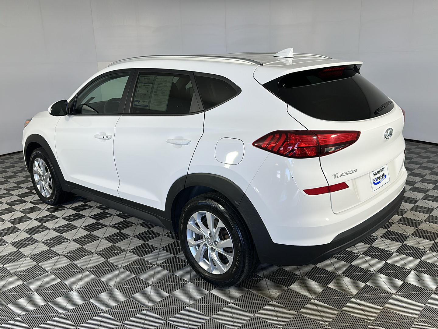 Used 2019 Dazzling White Hyundai Value image 4