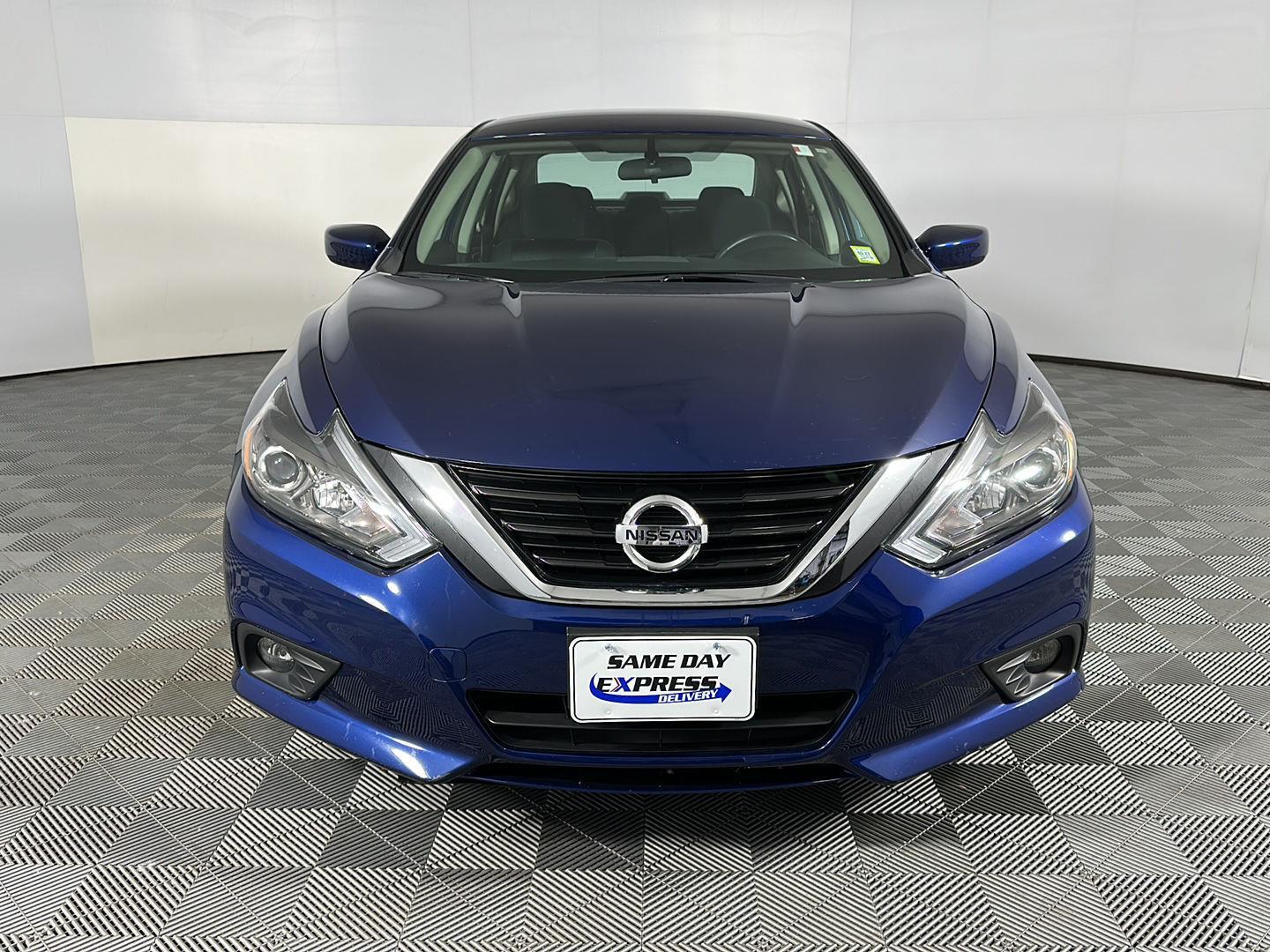 Used 2018 Deep Blue Pearl Nissan 2.5 SR image 12
