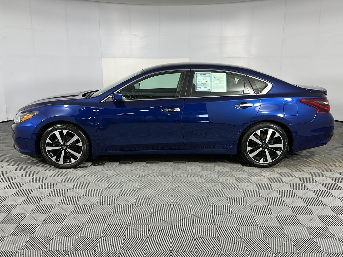 Used 2018 Deep Blue Pearl Nissan 2.5 SR image 14