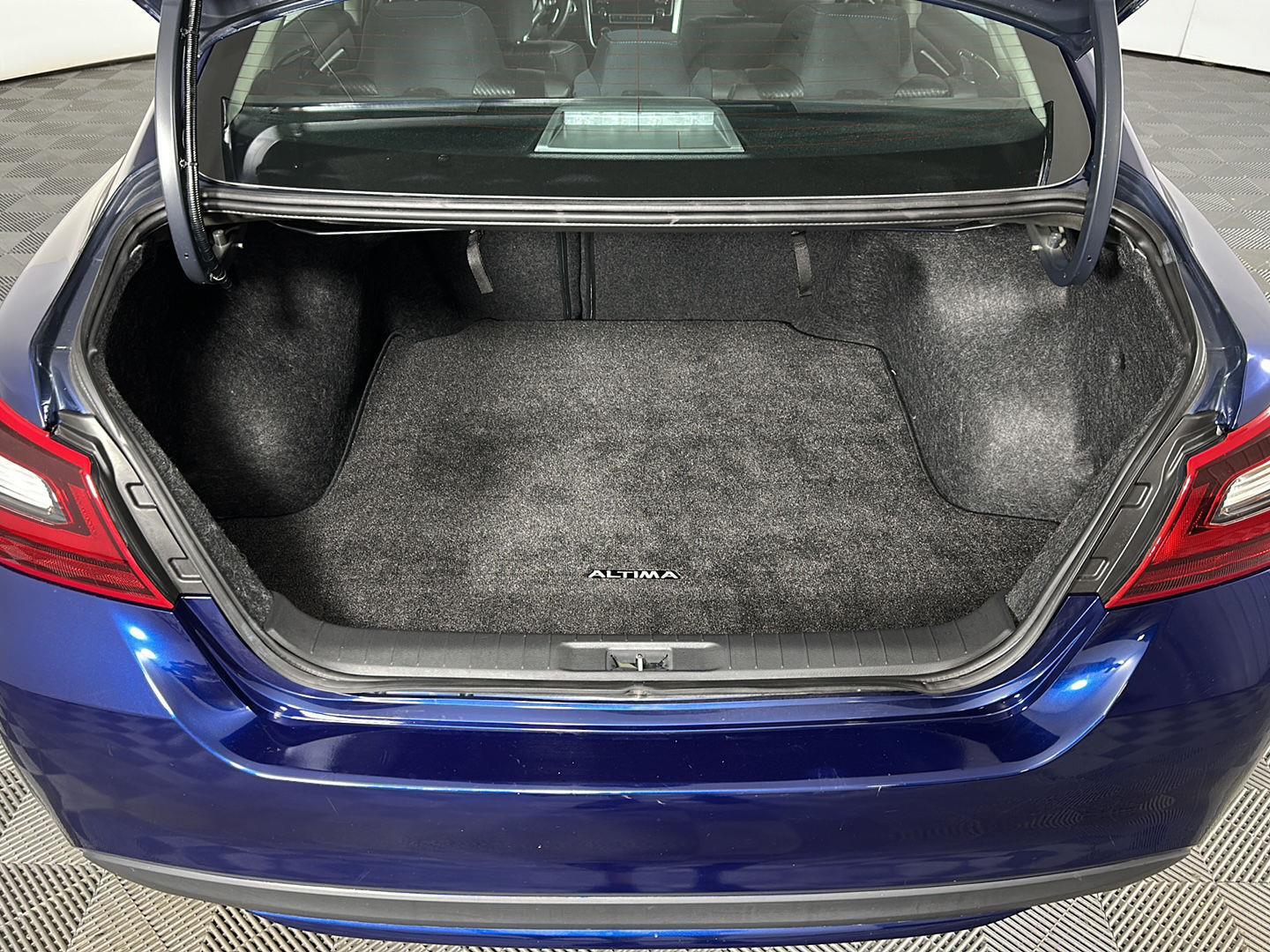 Used 2018 Deep Blue Pearl Nissan 2.5 SR image 8