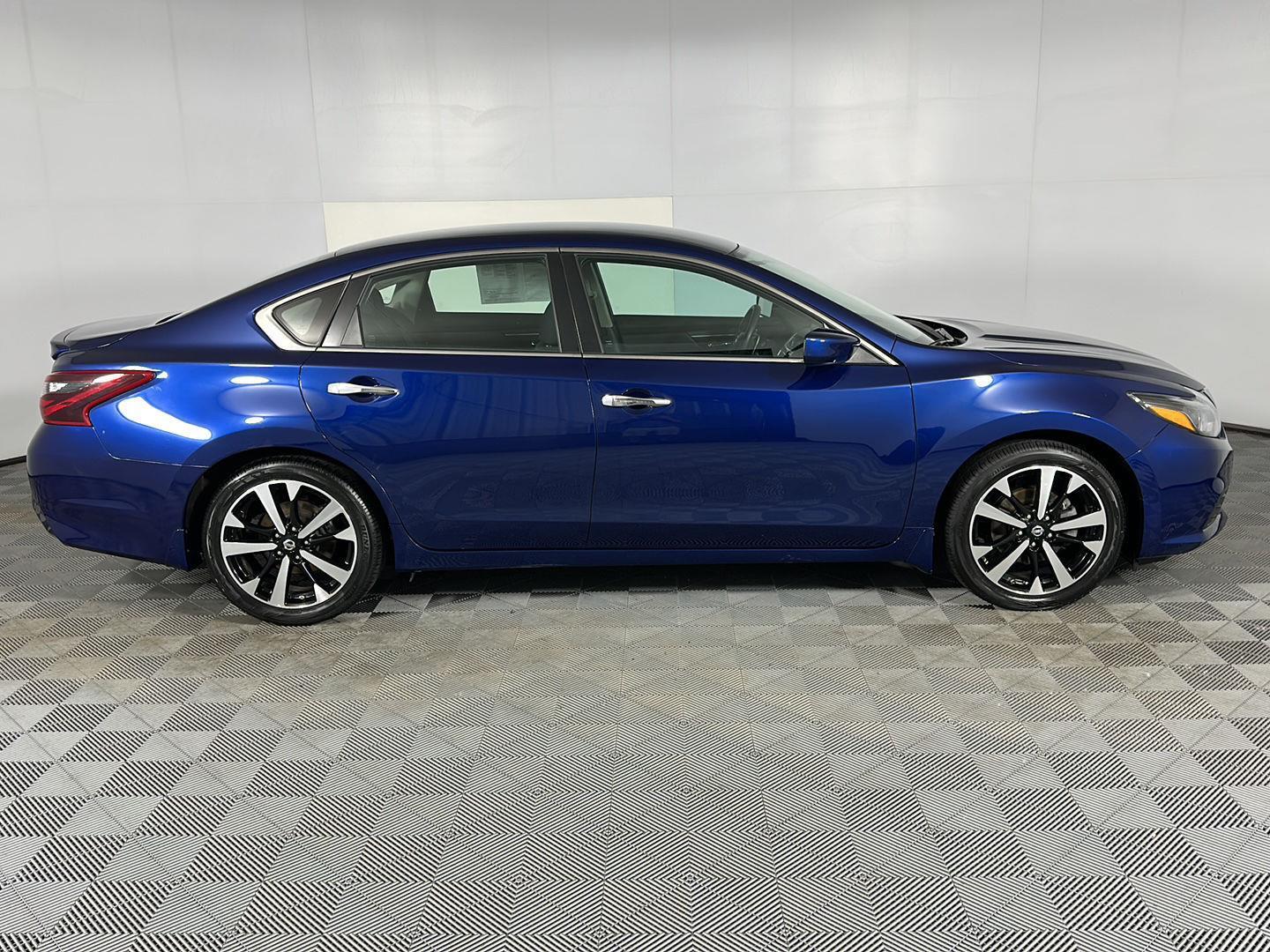 Used 2018 Deep Blue Pearl Nissan 2.5 SR image 26