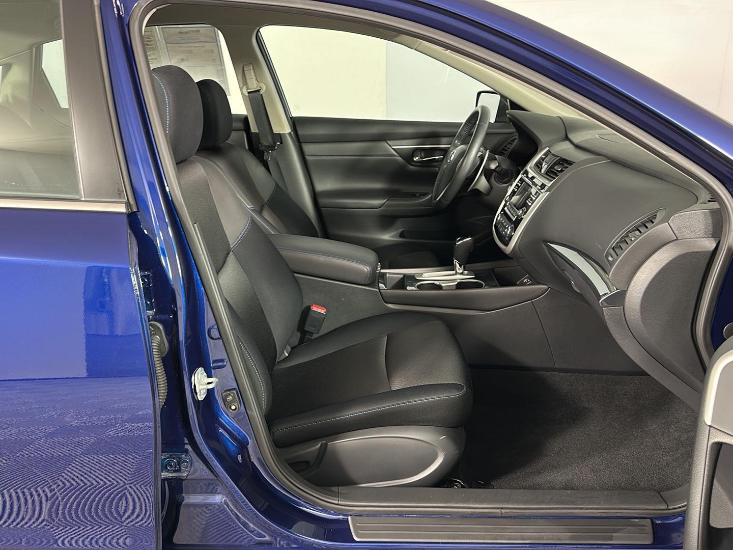 Used 2018 Deep Blue Pearl Nissan 2.5 SR image 27