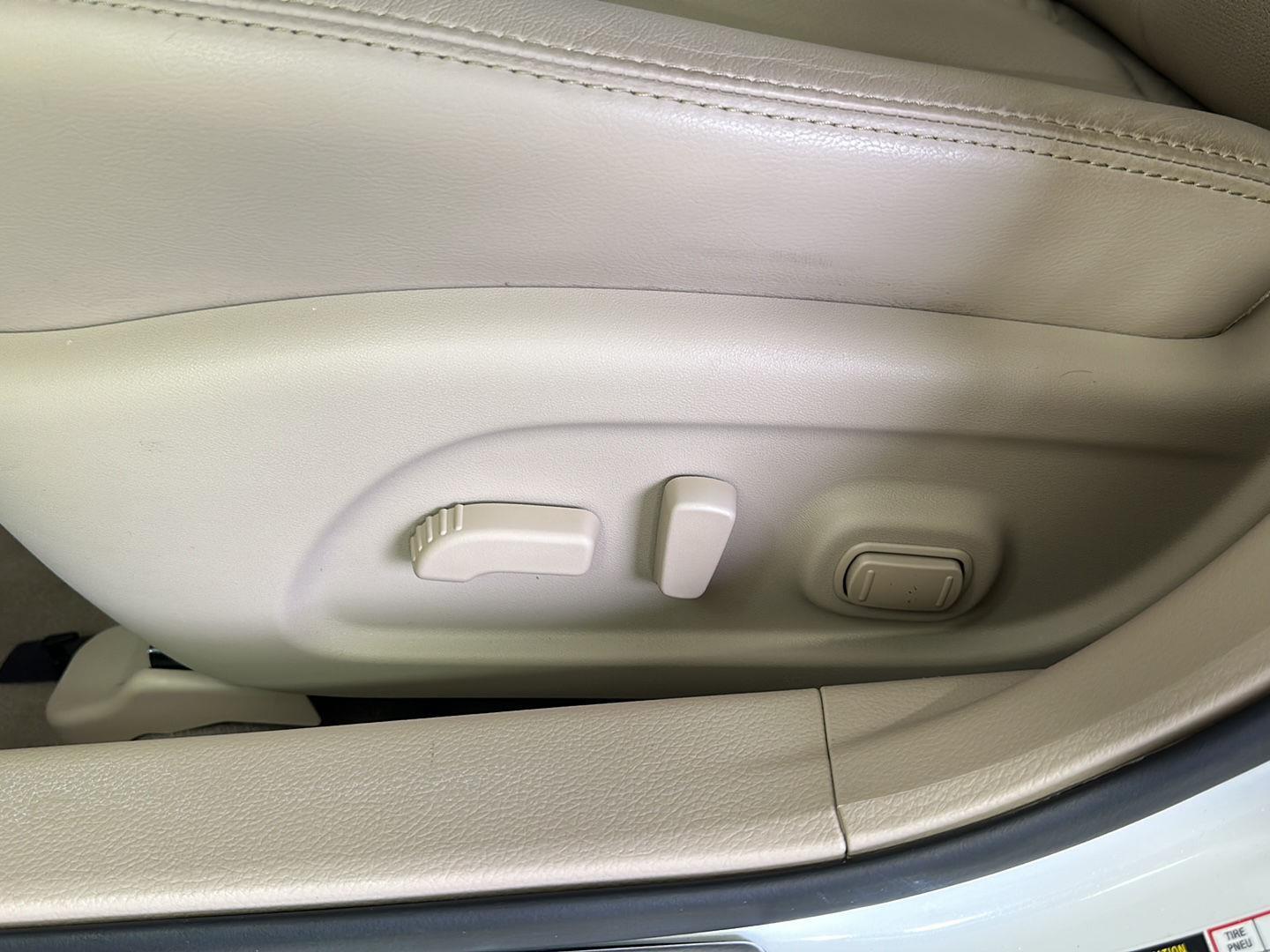 Used 2013 Pearl White Nissan 3.5 SL image 20