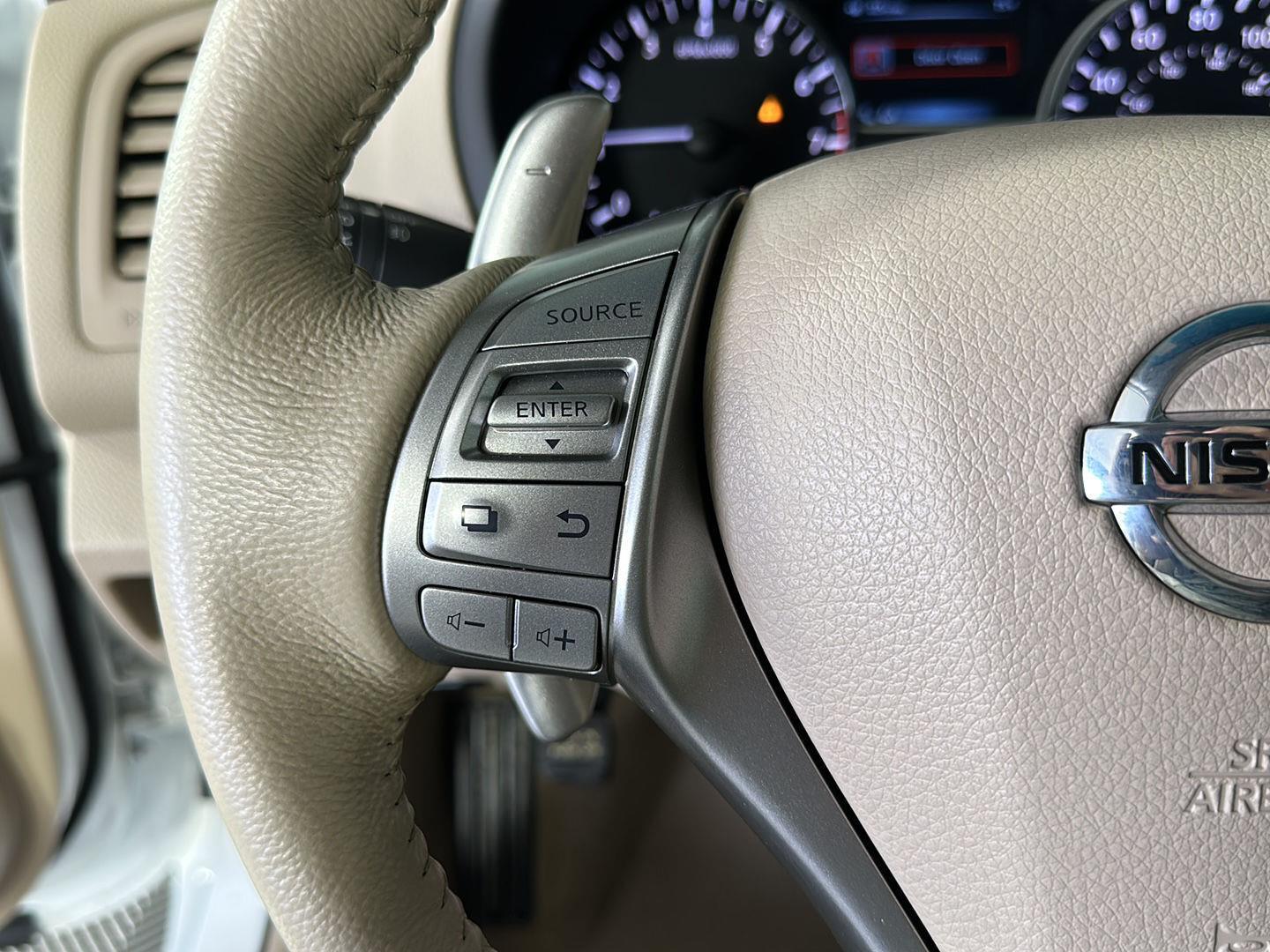Used 2013 Pearl White Nissan 3.5 SL image 23