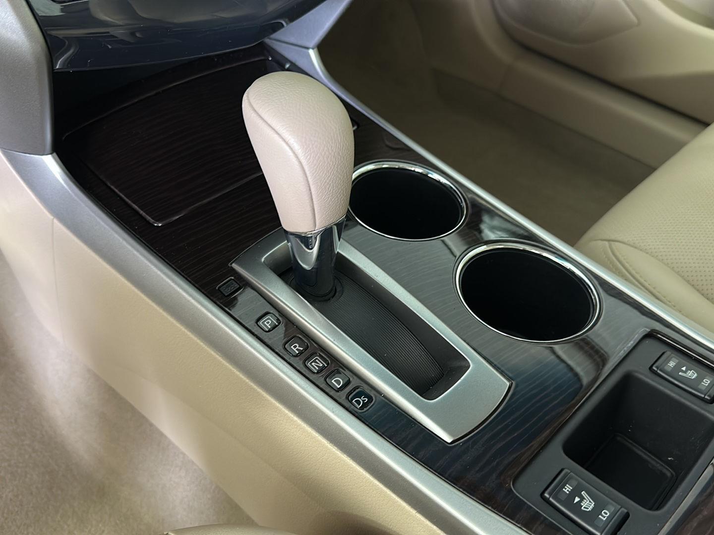 Used 2013 Pearl White Nissan 3.5 SL image 28
