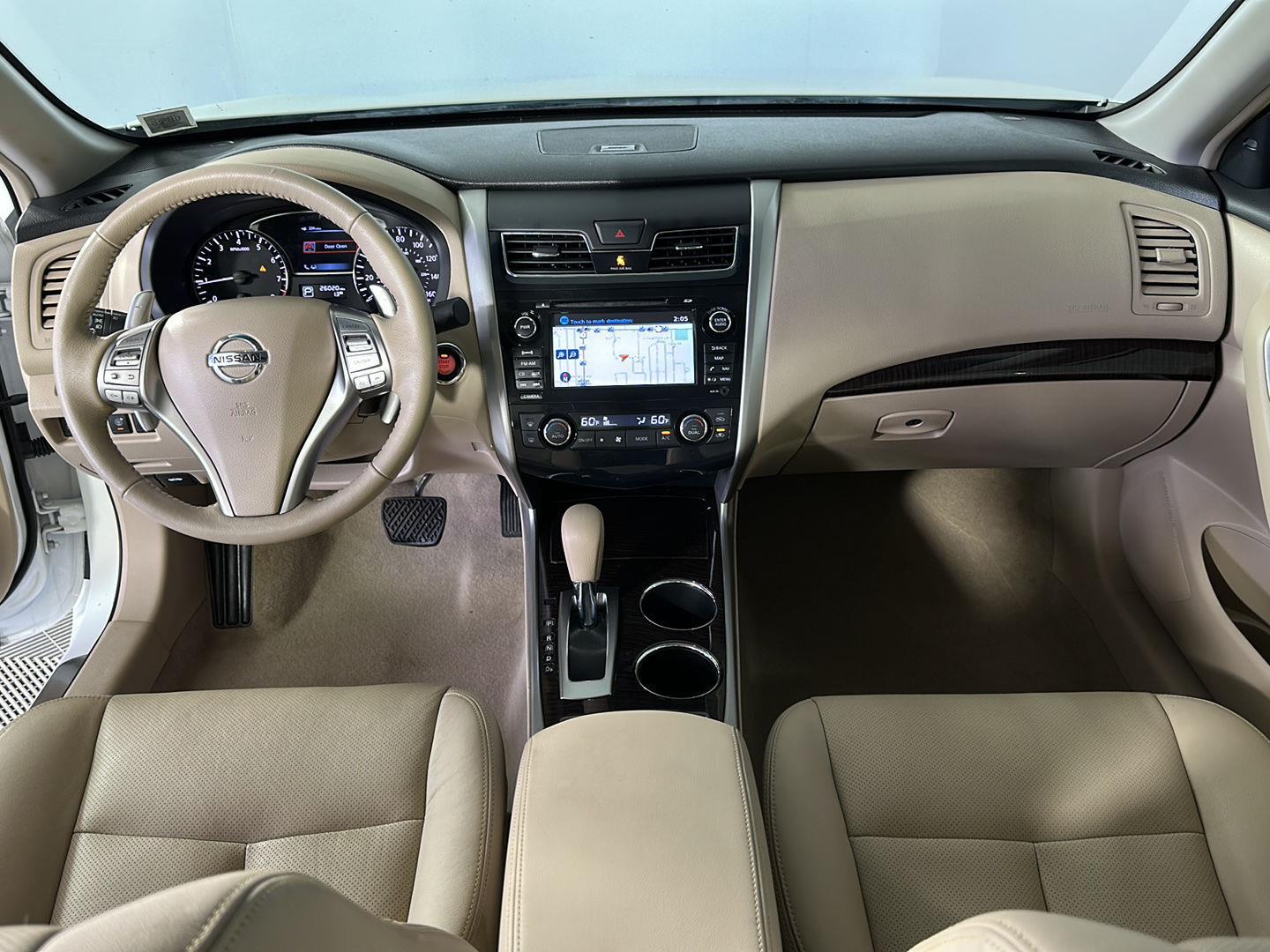 Used 2013 Pearl White Nissan 3.5 SL image 2