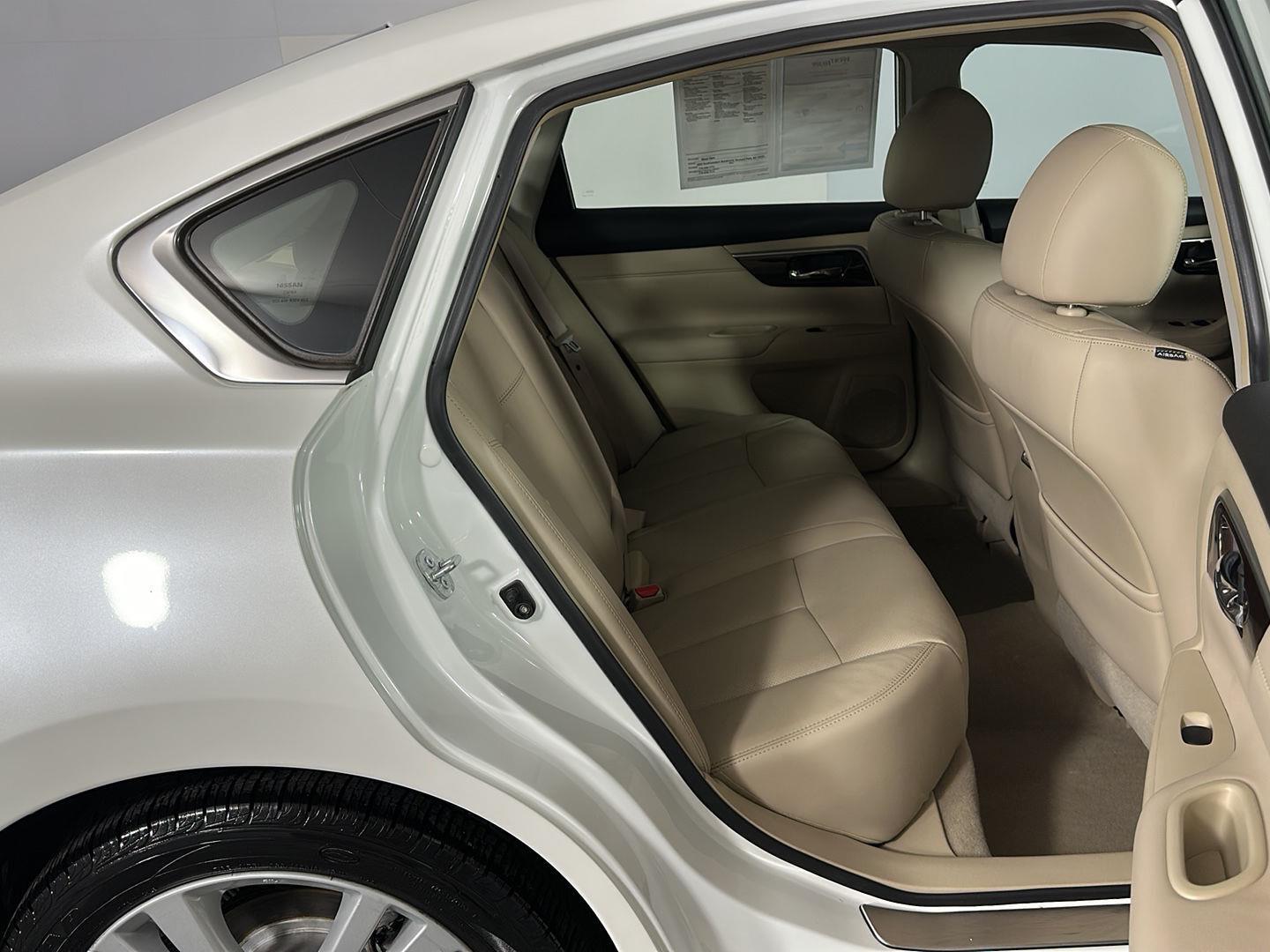 Used 2013 Pearl White Nissan 3.5 SL image 33