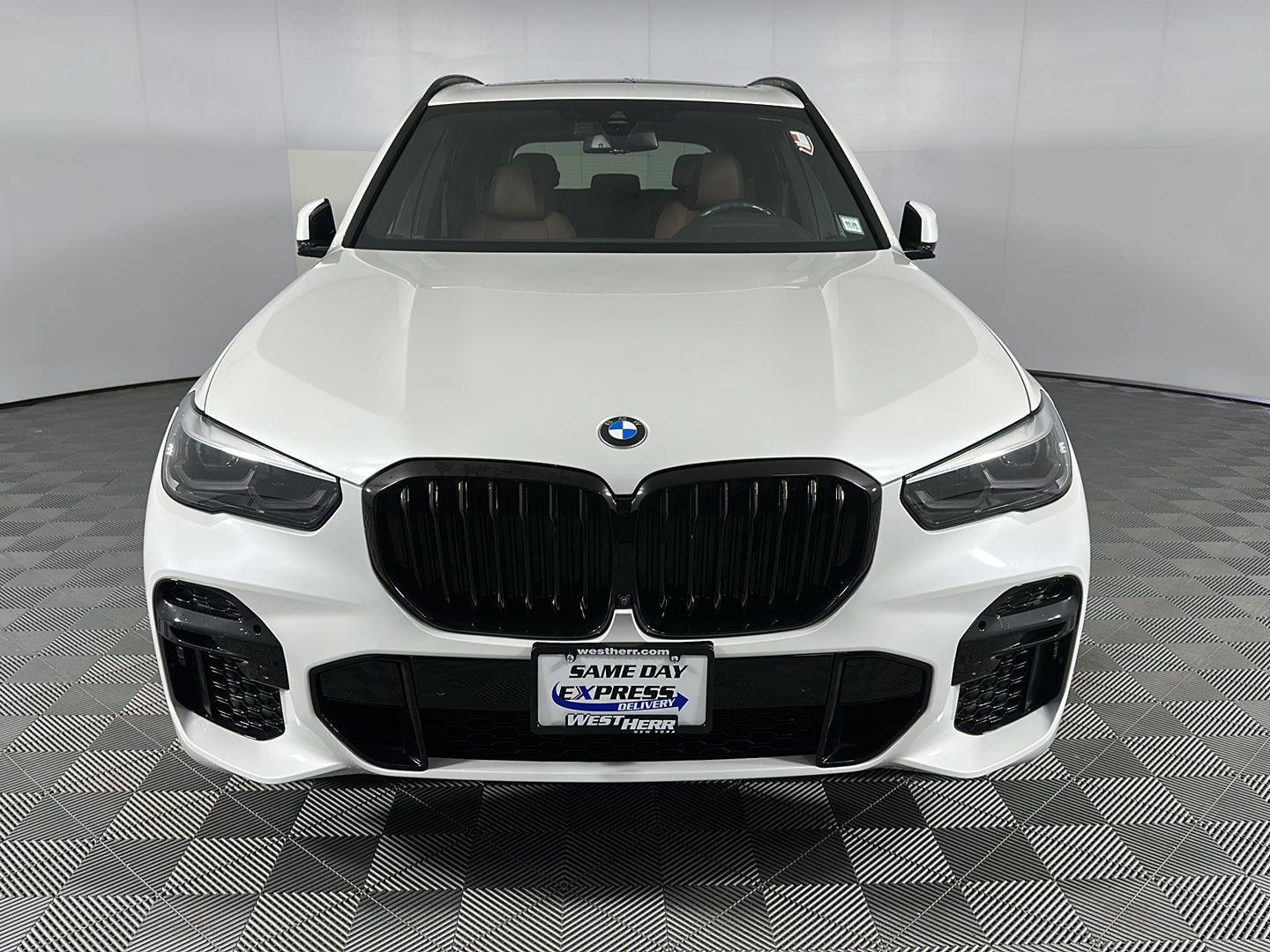 Used 2022 Mineral White Metallic BMW xDrive40i image 2