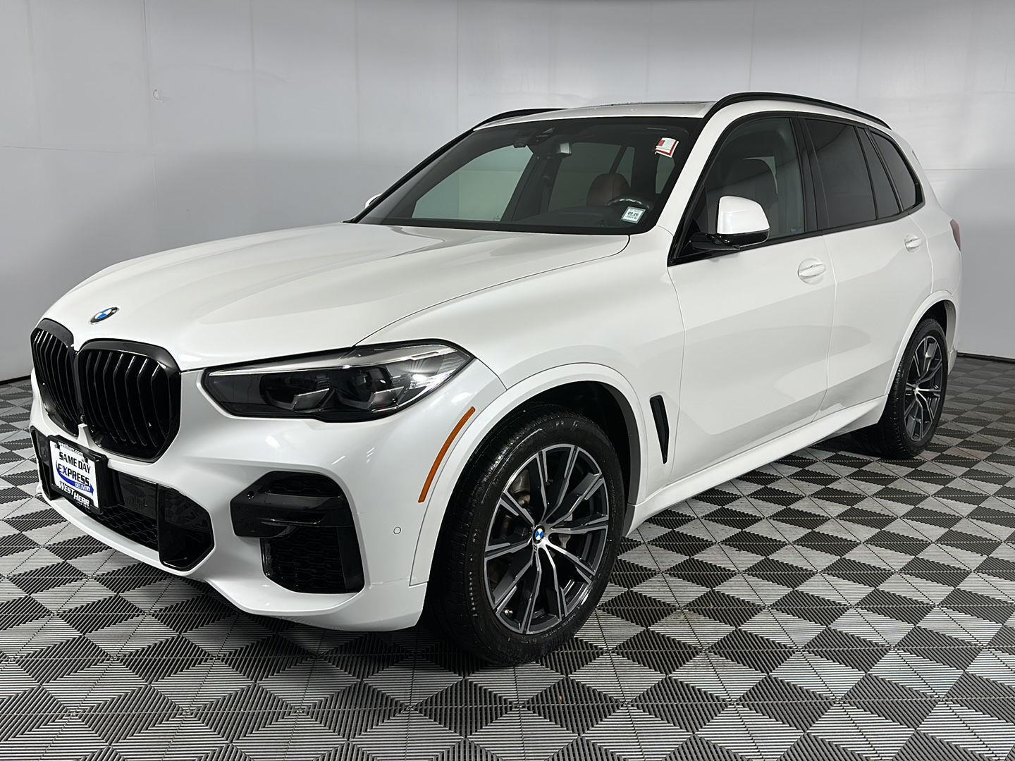 Used 2022 Mineral White Metallic BMW xDrive40i image 3