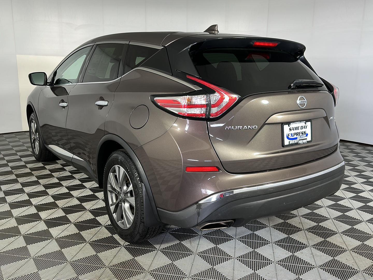 Used 2018 Java Metallic Nissan S image 4