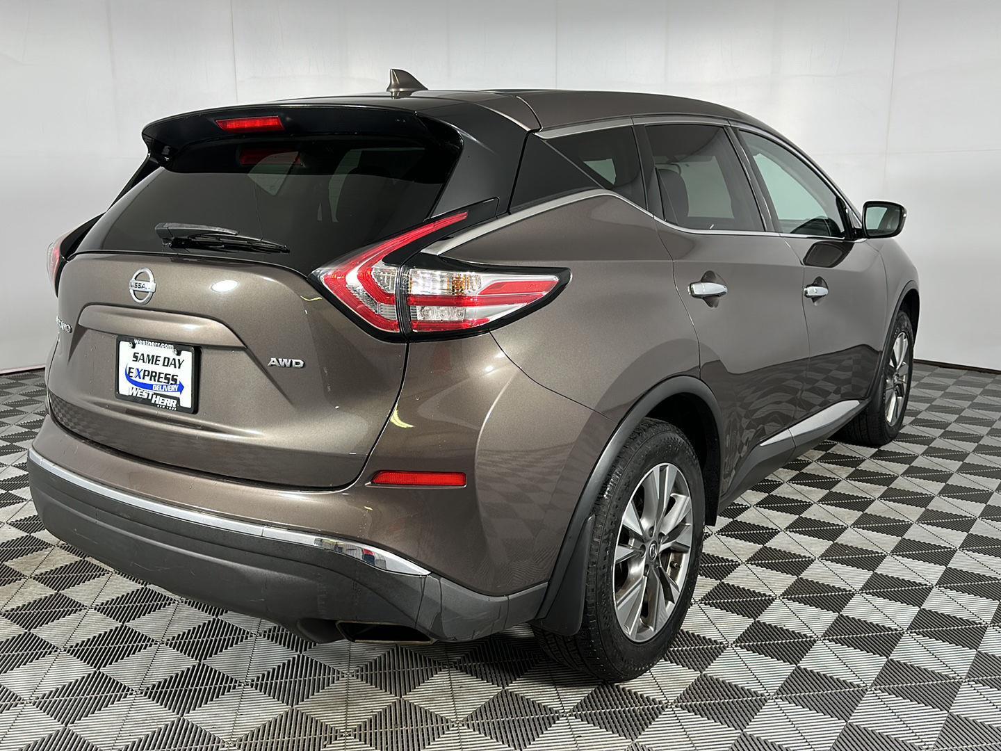 Used 2018 Java Metallic Nissan S image 26