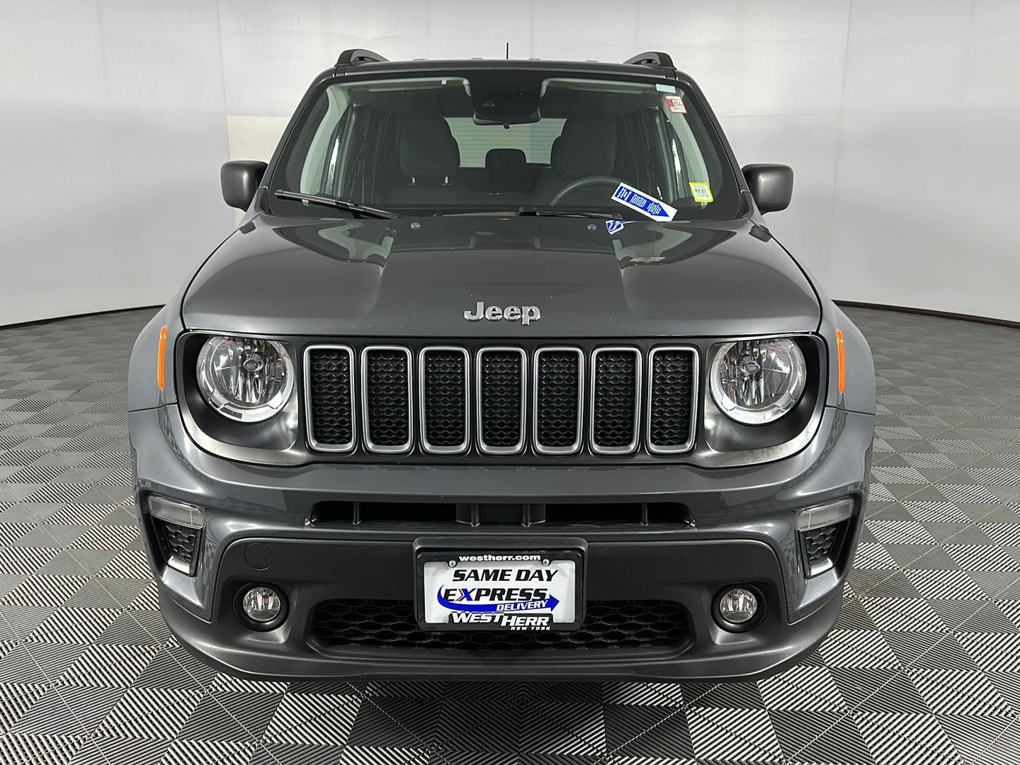 Used 2022 Graphite Gray Jeep Latitude image 12