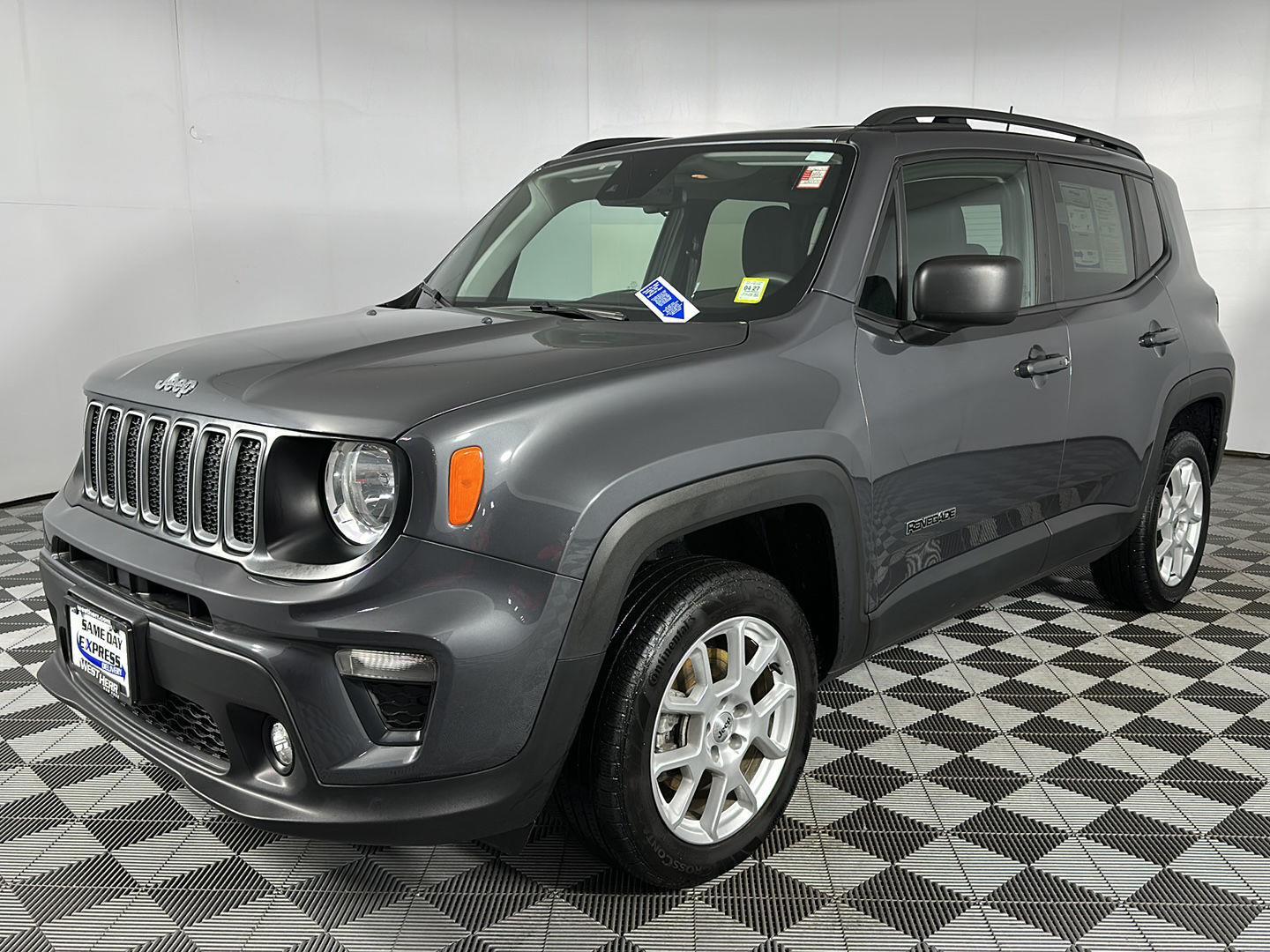Used 2022 Gray Jeep  image 3