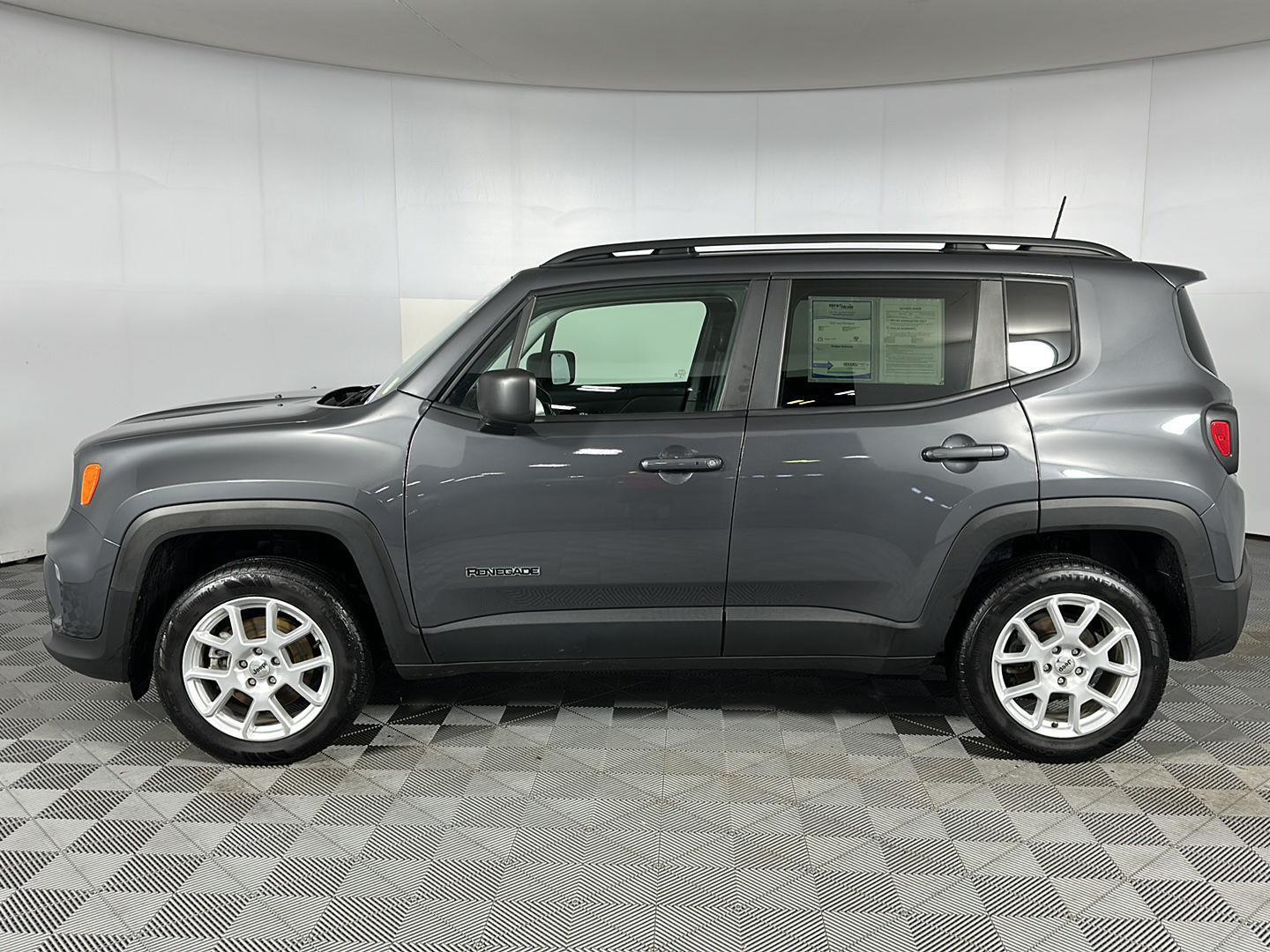 Used 2022 Graphite Gray Jeep Latitude image 15