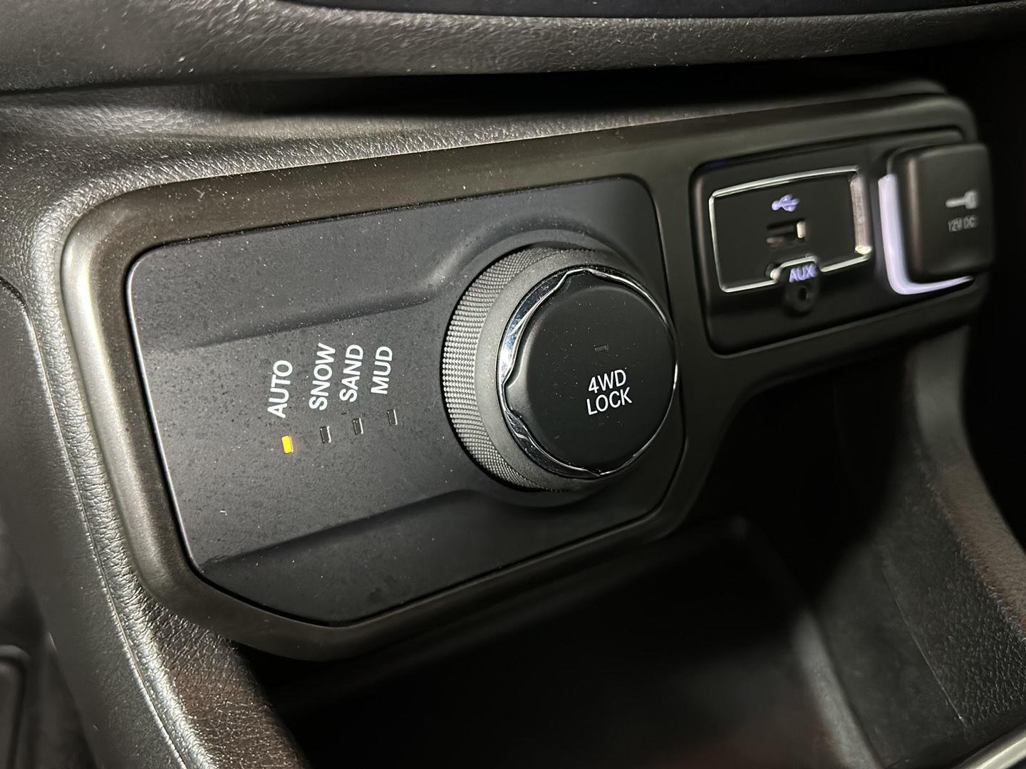 Used 2022 Graphite Gray Jeep Latitude image 23