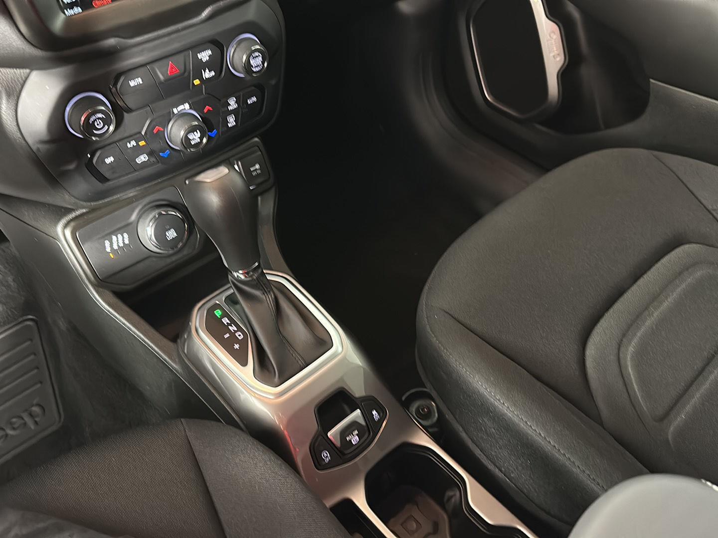 Used 2022 Graphite Gray Jeep Latitude image 24