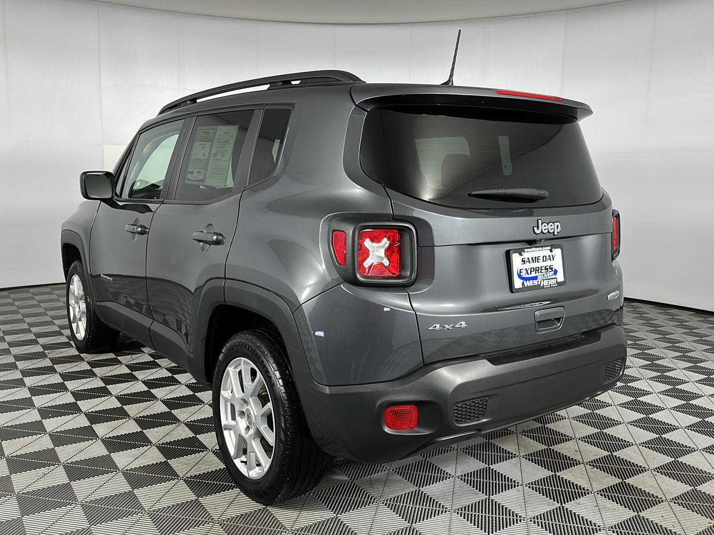 Used 2022 Graphite Gray Jeep Latitude image 3