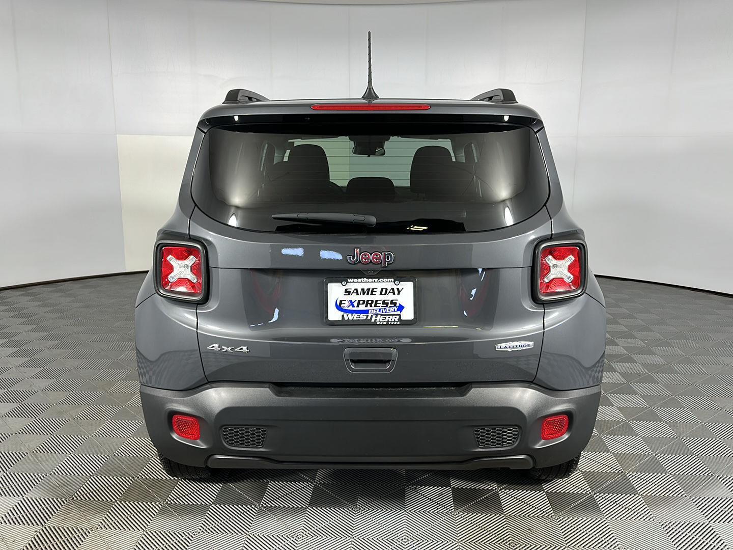 Used 2022 Graphite Gray Jeep Latitude image 7