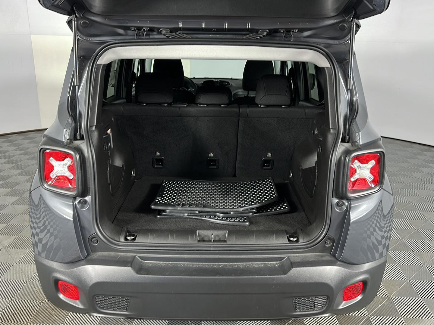 Used 2022 Graphite Gray Jeep Latitude image 8