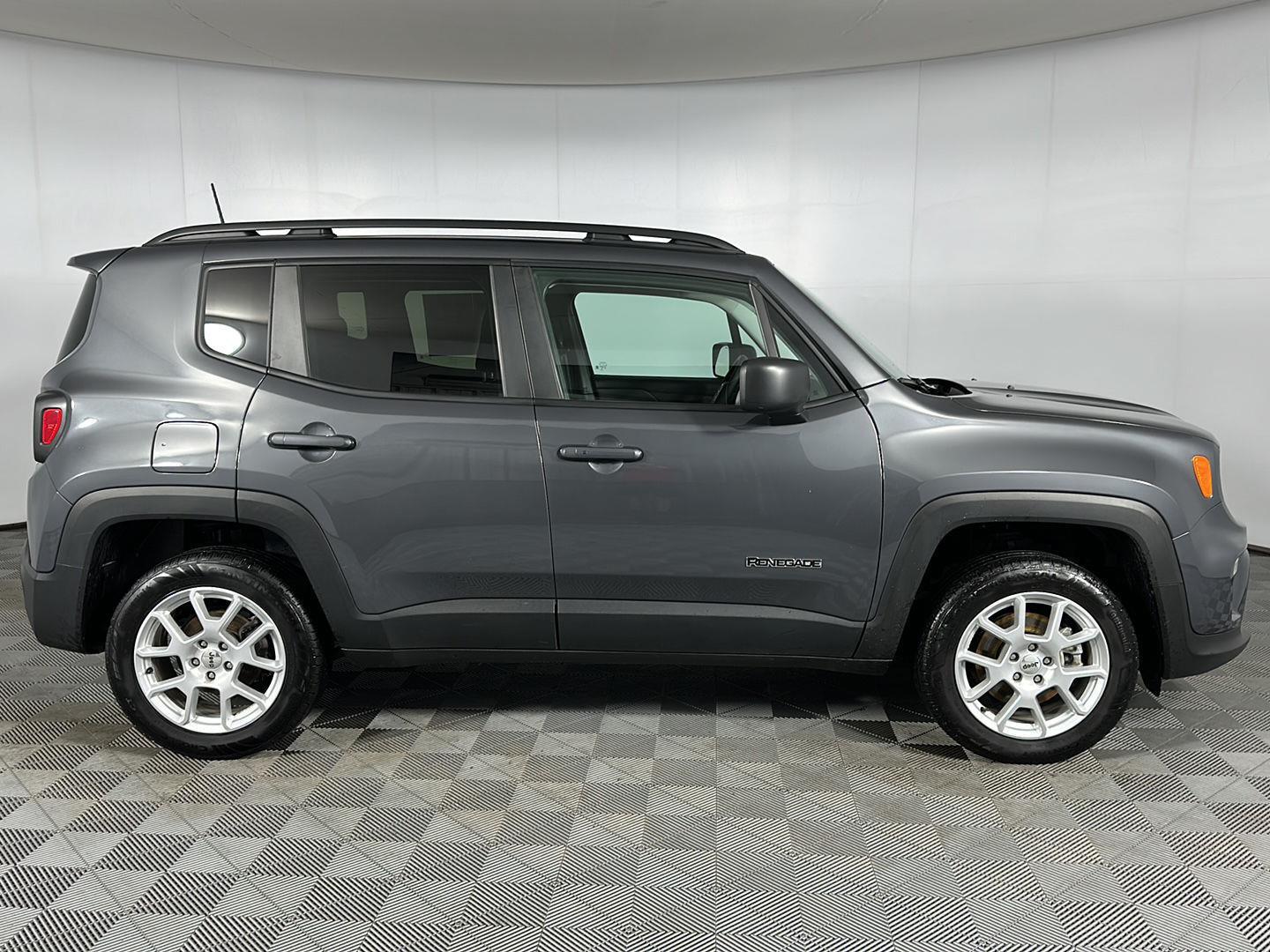 Used 2022 Graphite Gray Jeep Latitude image 27