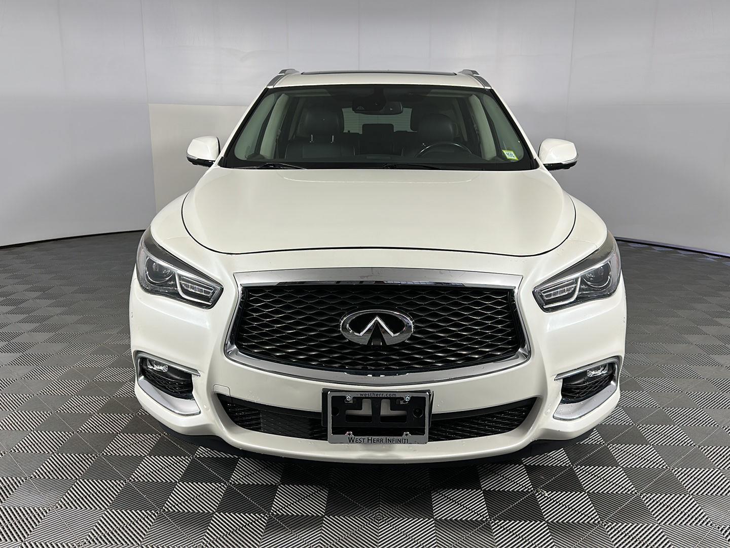 Used 2019 Majestic White INFINITI LUXE image 18