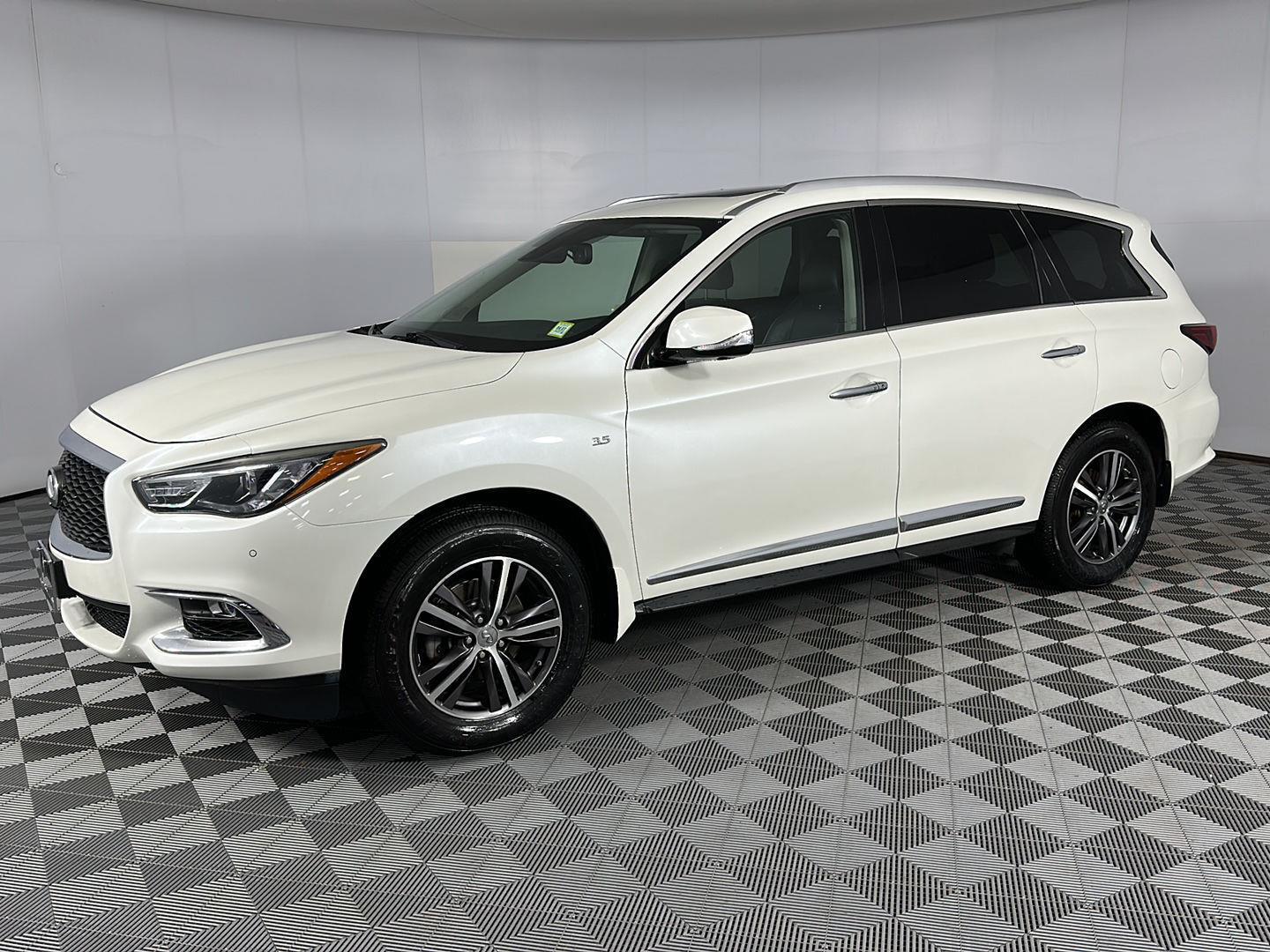 Used 2019 Majestic White INFINITI LUXE image 19