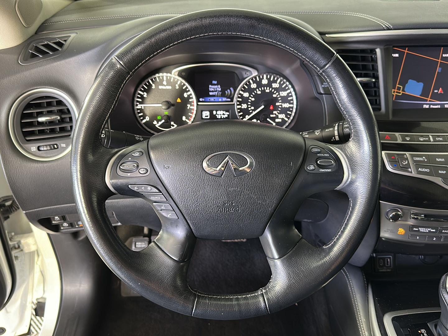 Used 2019 Majestic White INFINITI LUXE image 23