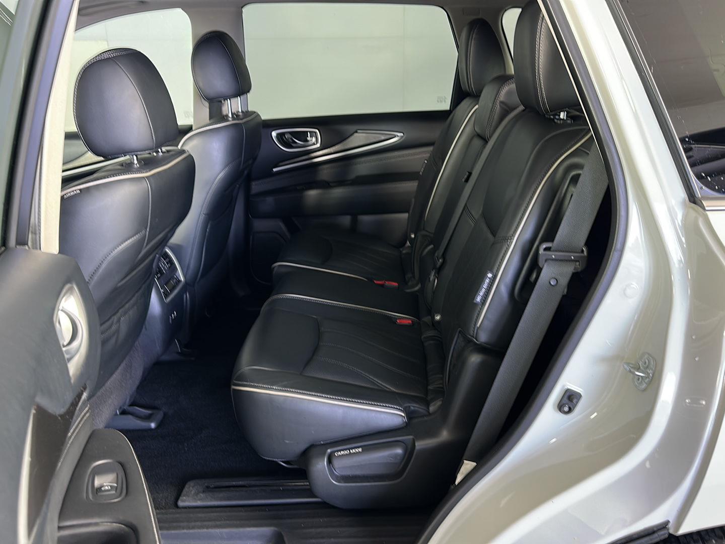 Used 2019 Majestic White INFINITI LUXE image 30