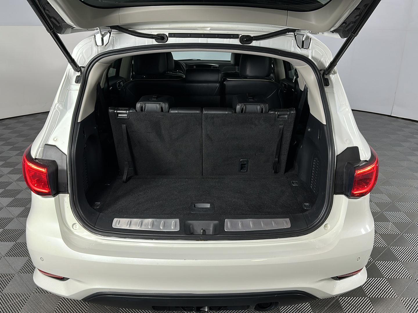 Used 2019 Majestic White INFINITI LUXE image 14